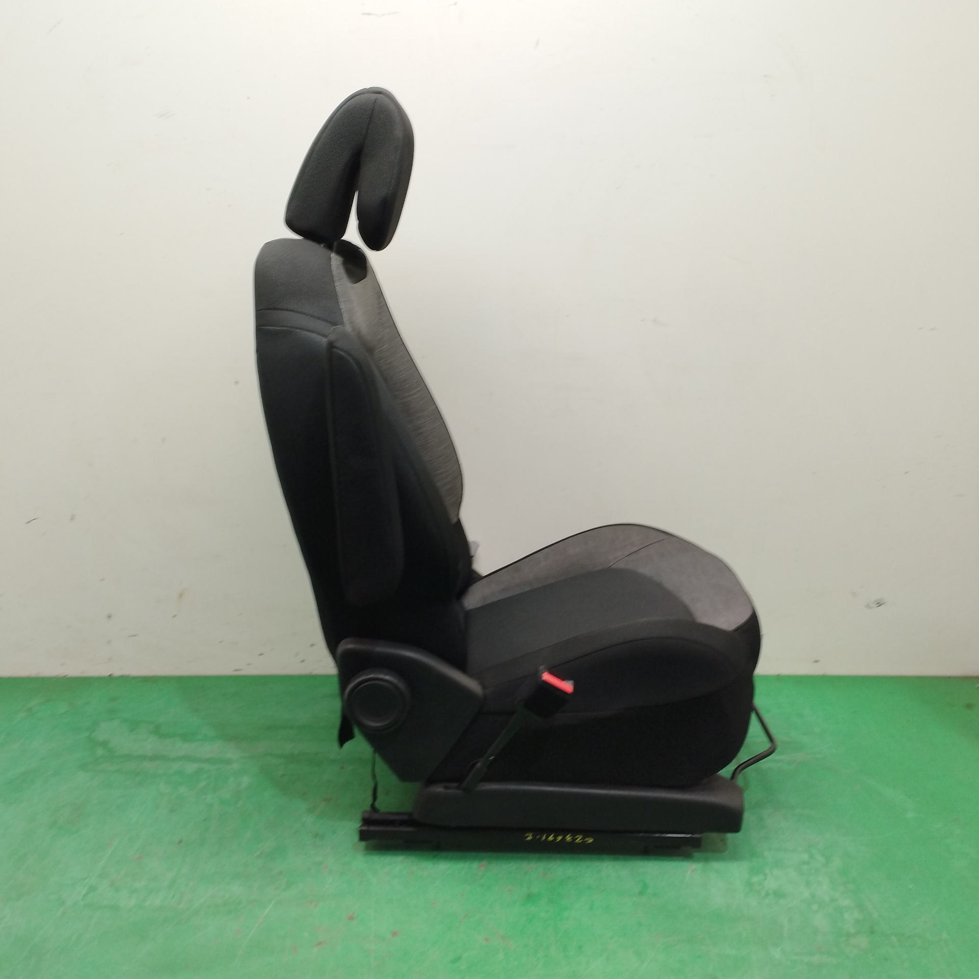 ASIENTO DELANTERO IZQUIERDO