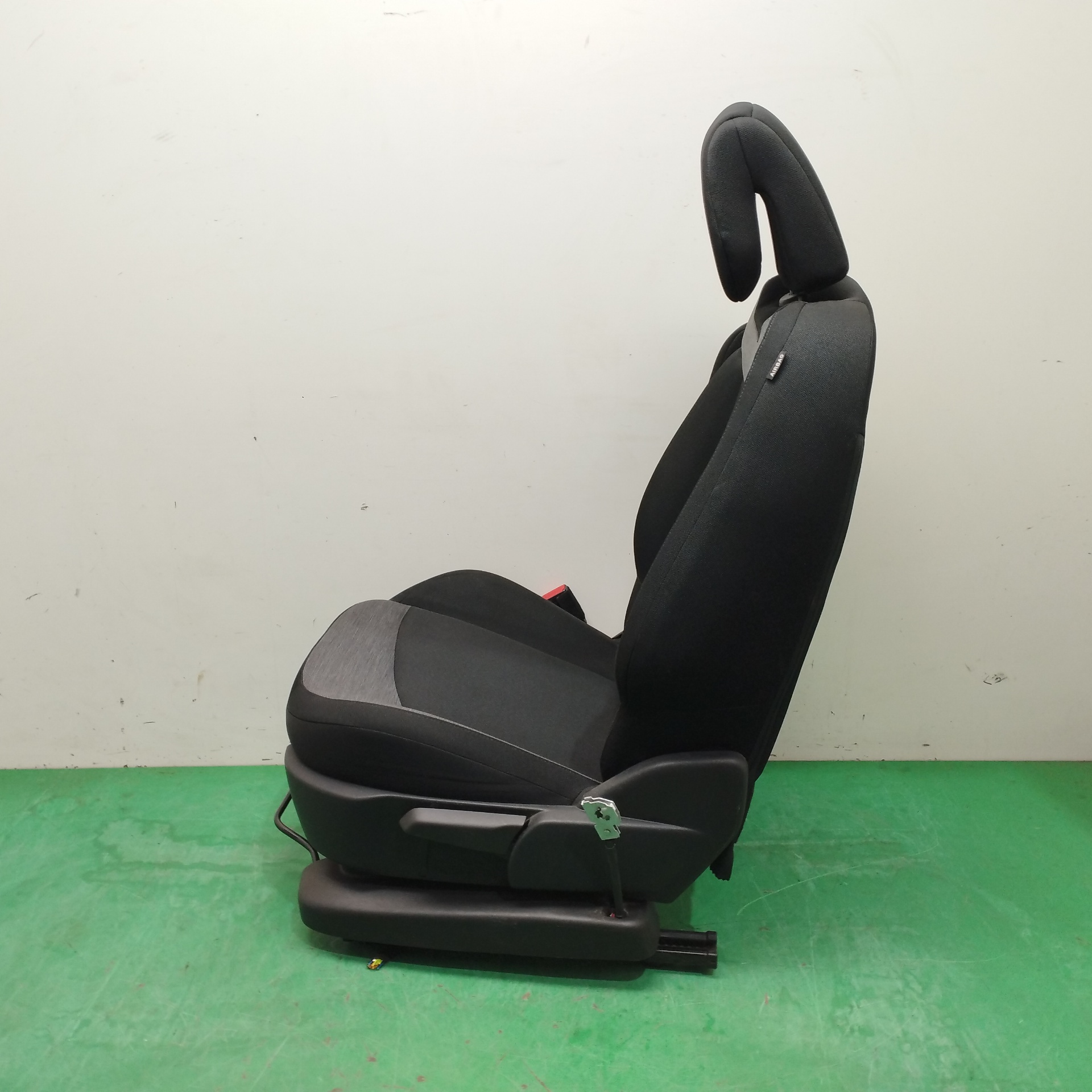 ASIENTO DELANTERO IZQUIERDO