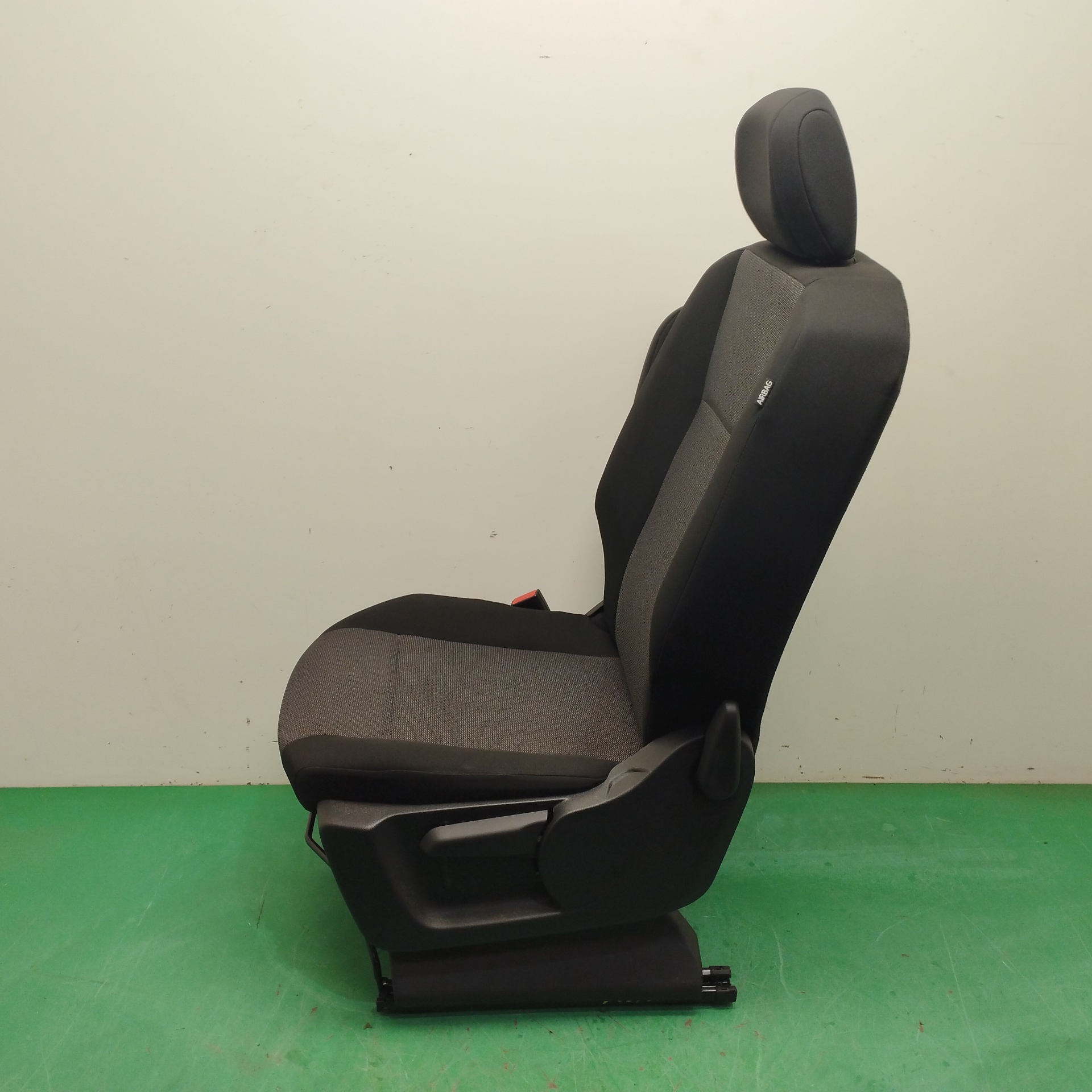 ASIENTO DELANTERO IZQUIERDO