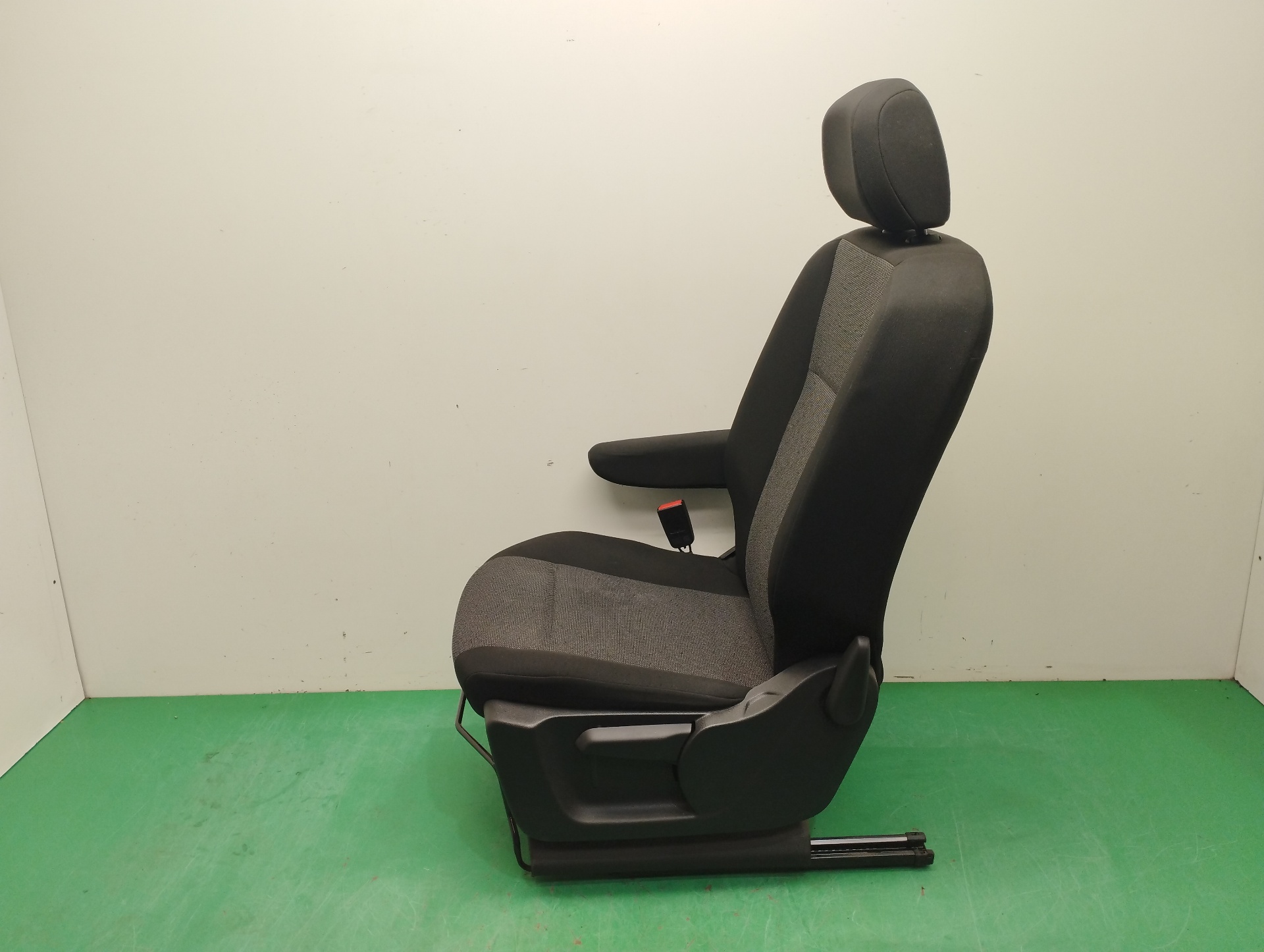 ASIENTO DELANTERO IZQUIERDO