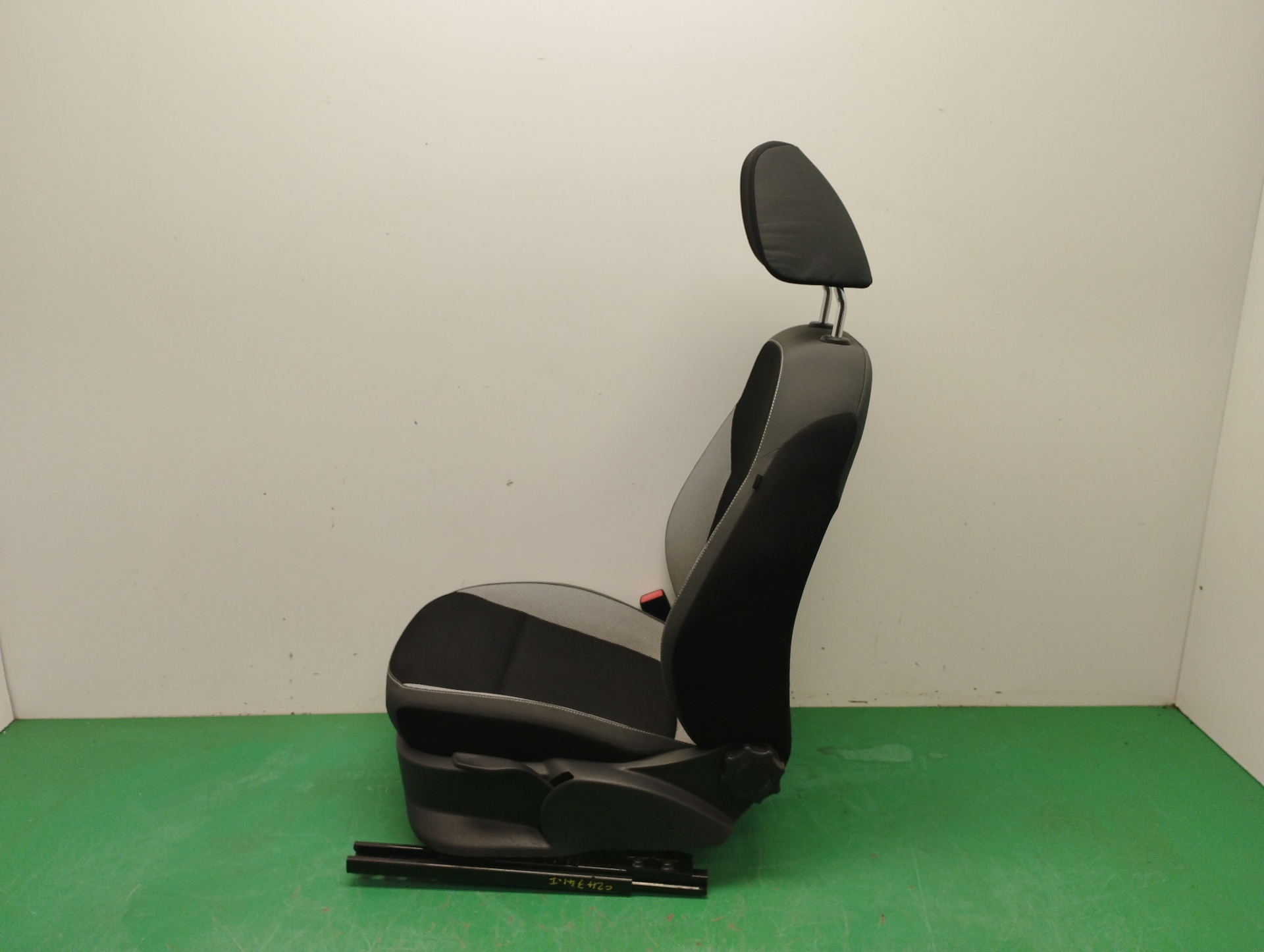 ASIENTO DELANTERO IZQUIERDO