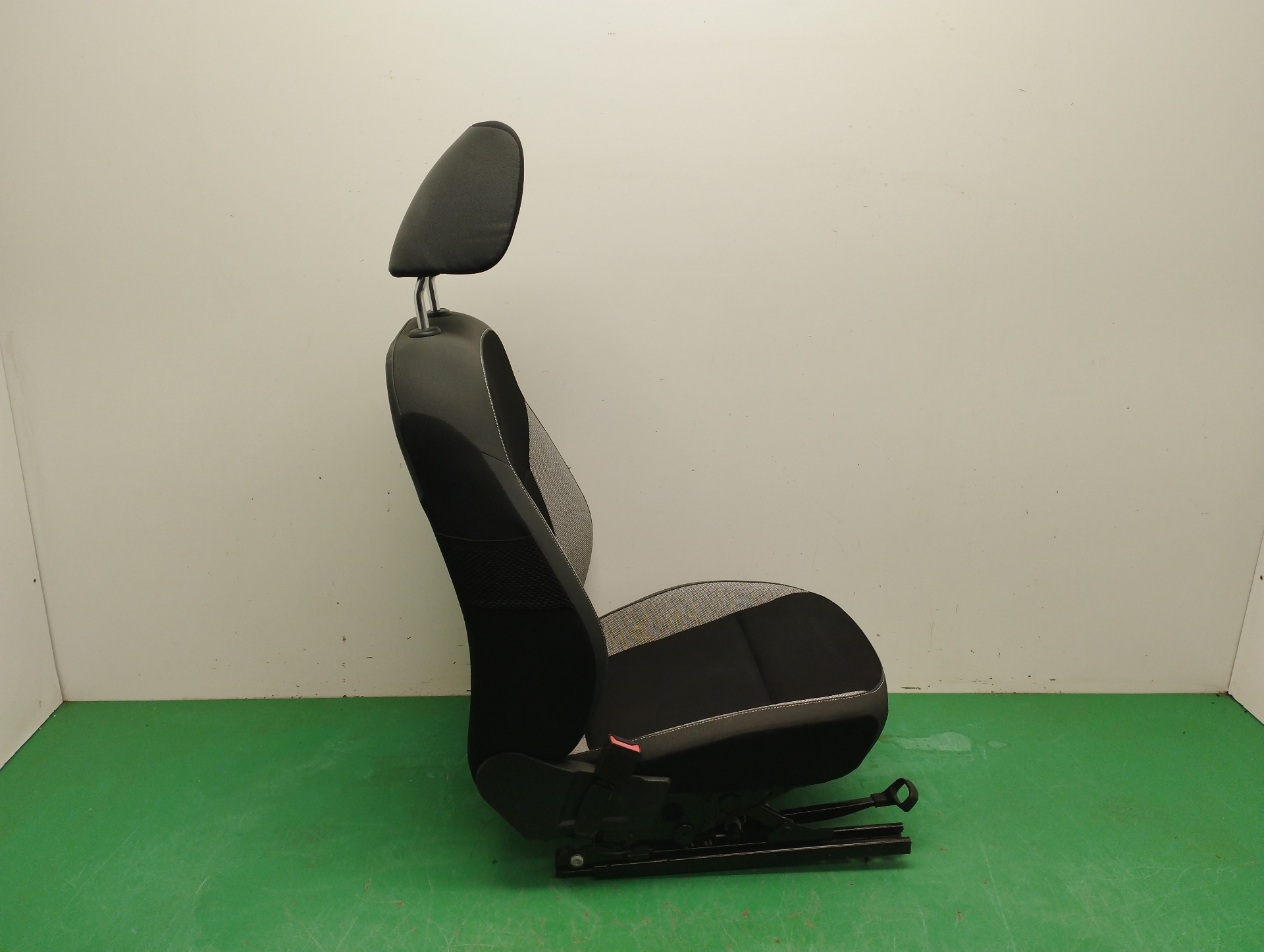 ASIENTO DELANTERO IZQUIERDO