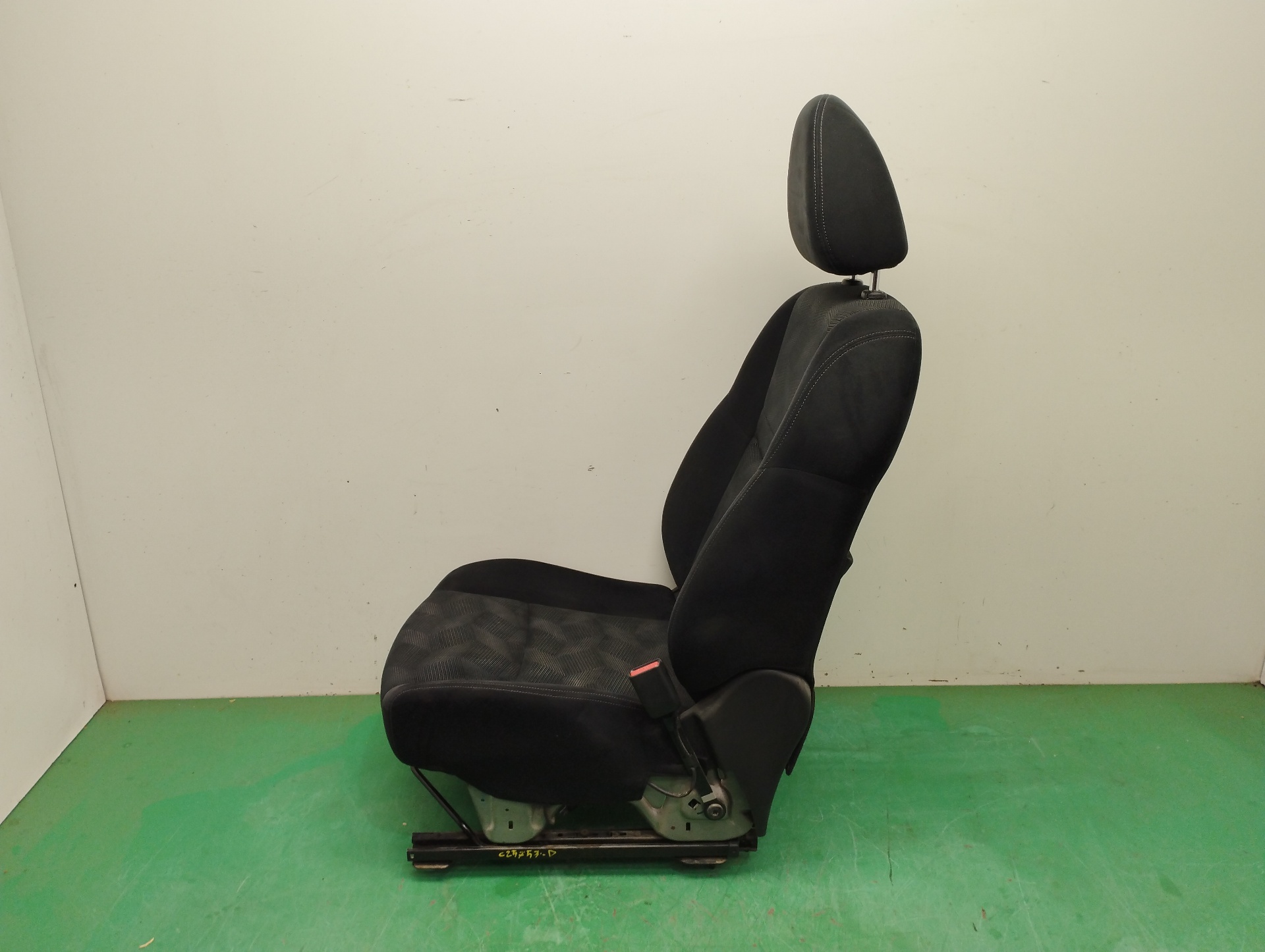 ASIENTO DELANTERO IZQUIERDO