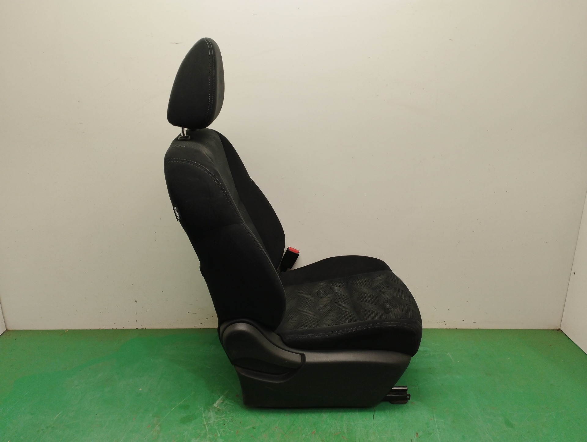 ASIENTO DELANTERO IZQUIERDO