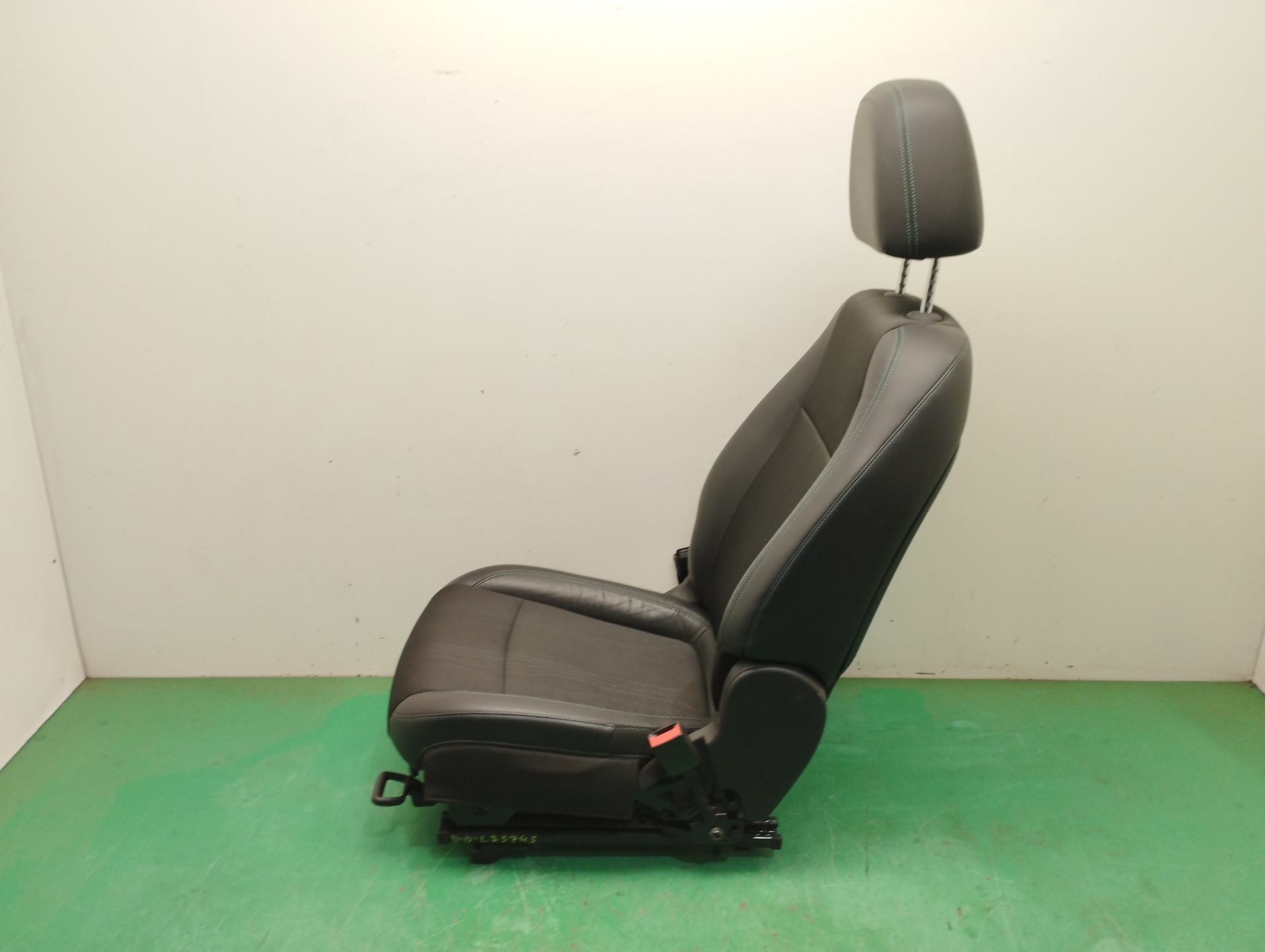 ASIENTO DELANTERO IZQUIERDO