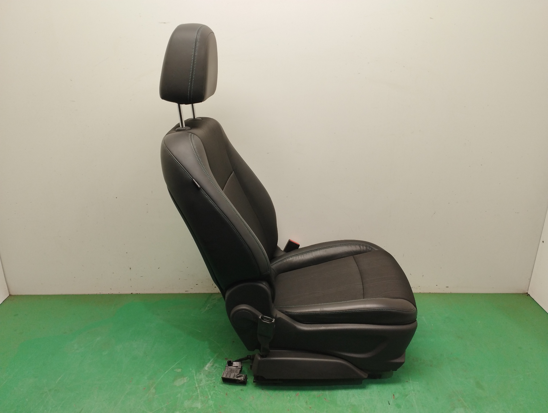 ASIENTO DELANTERO IZQUIERDO