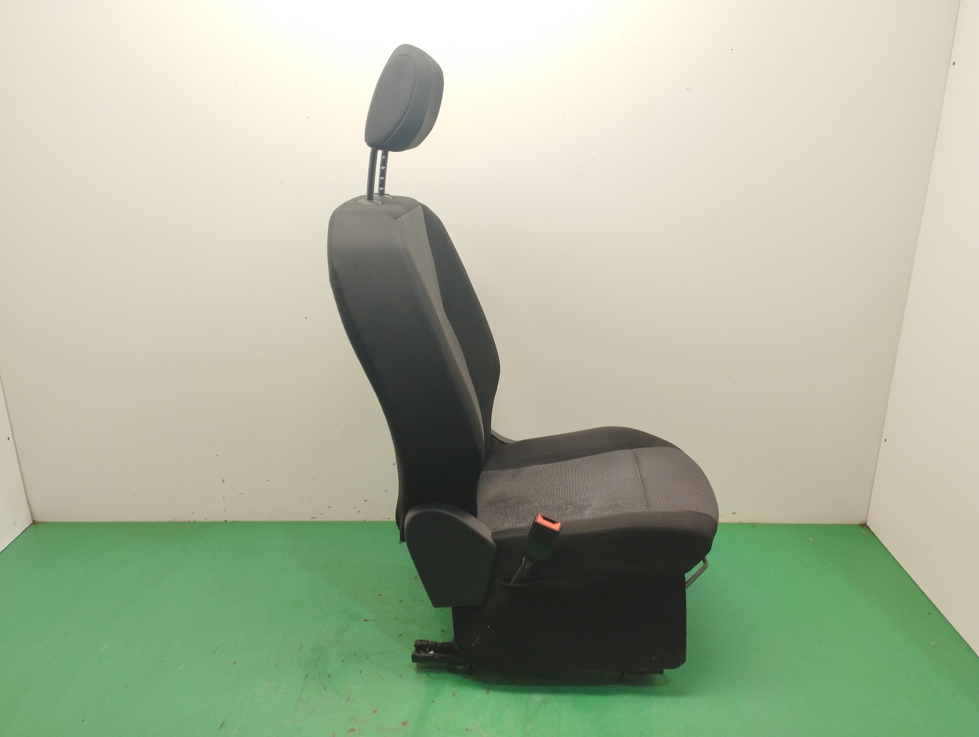 ASIENTO DELANTERO IZQUIERDO