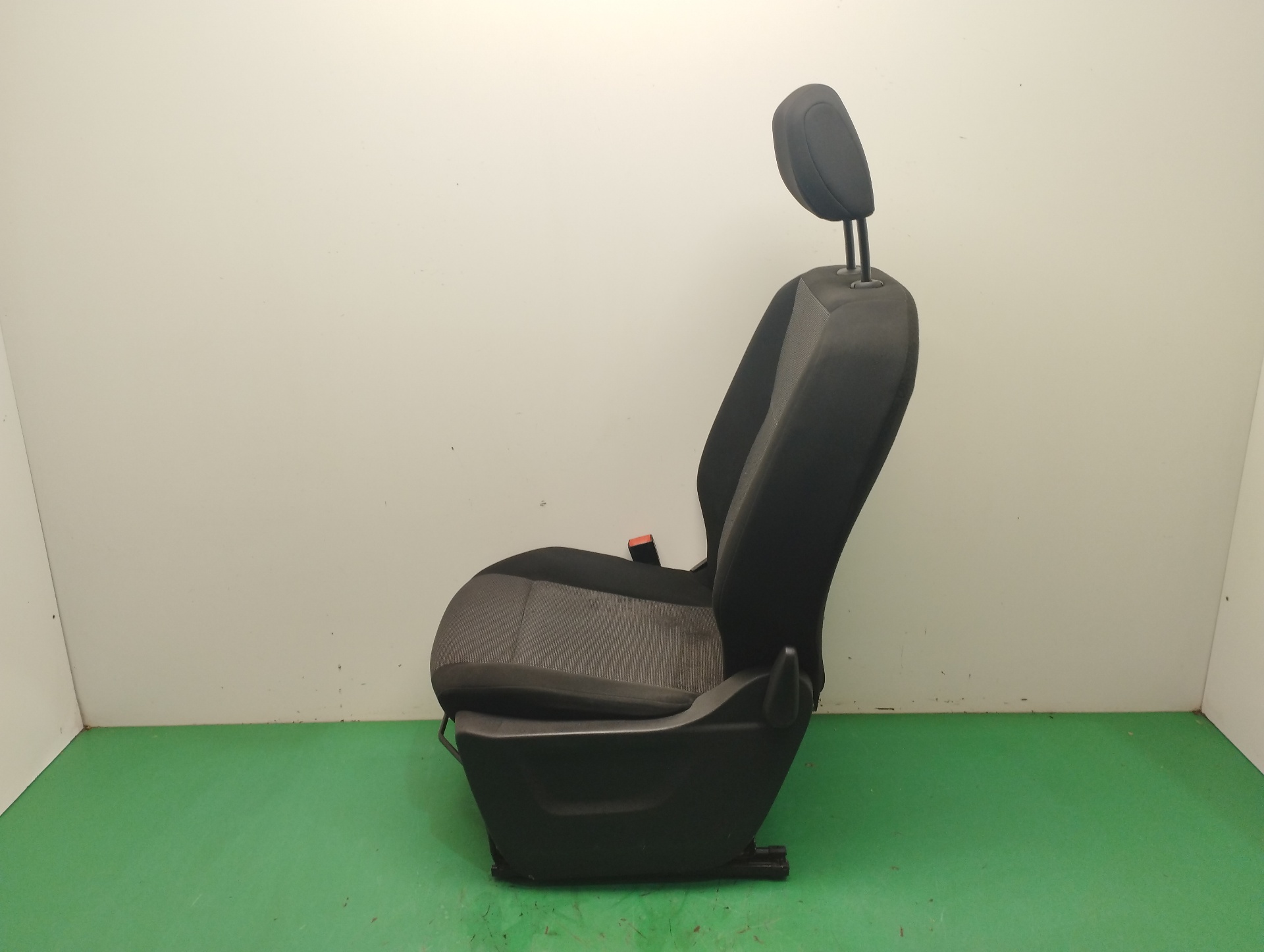 ASIENTO DELANTERO IZQUIERDO