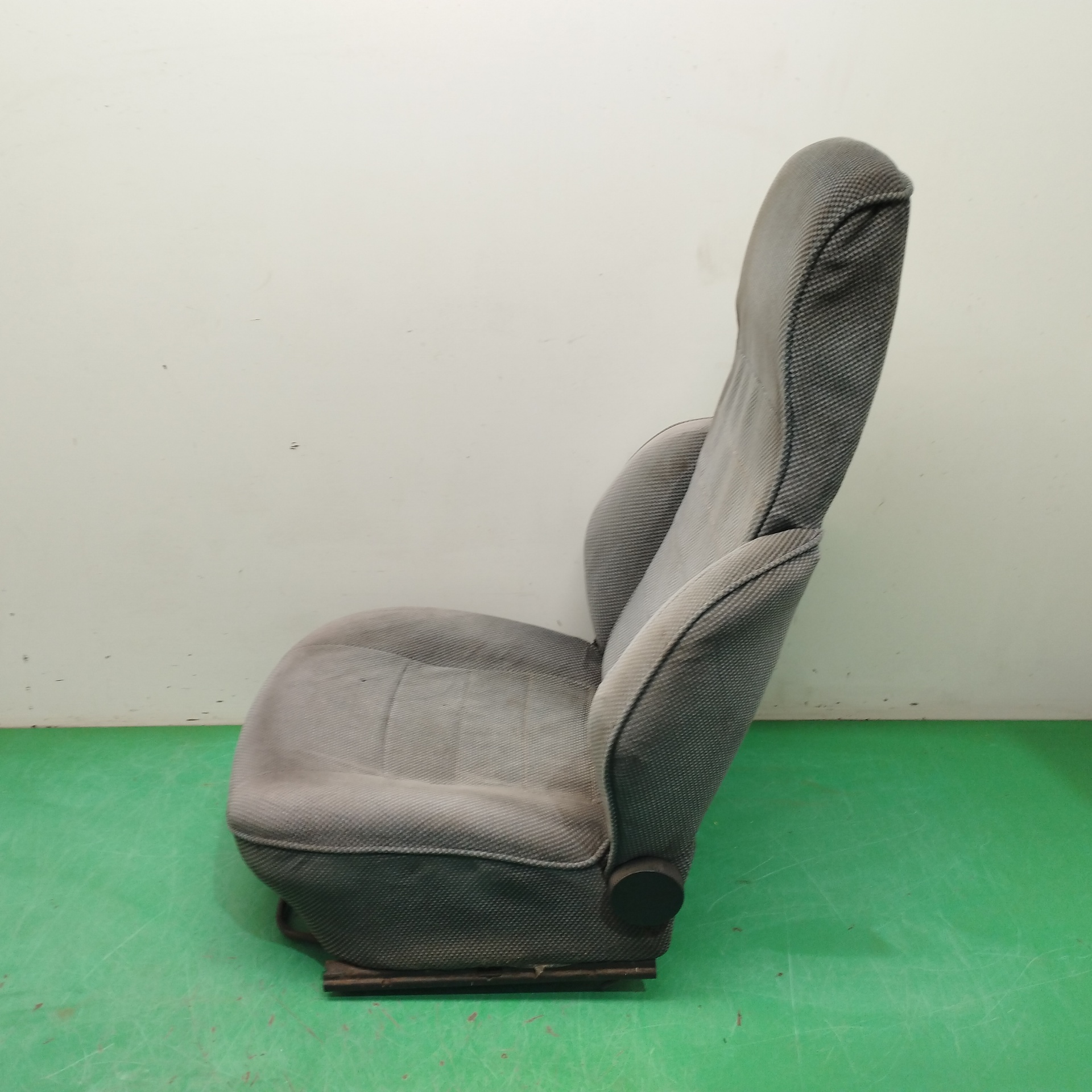 ASIENTO DELANTERO IZQUIERDO