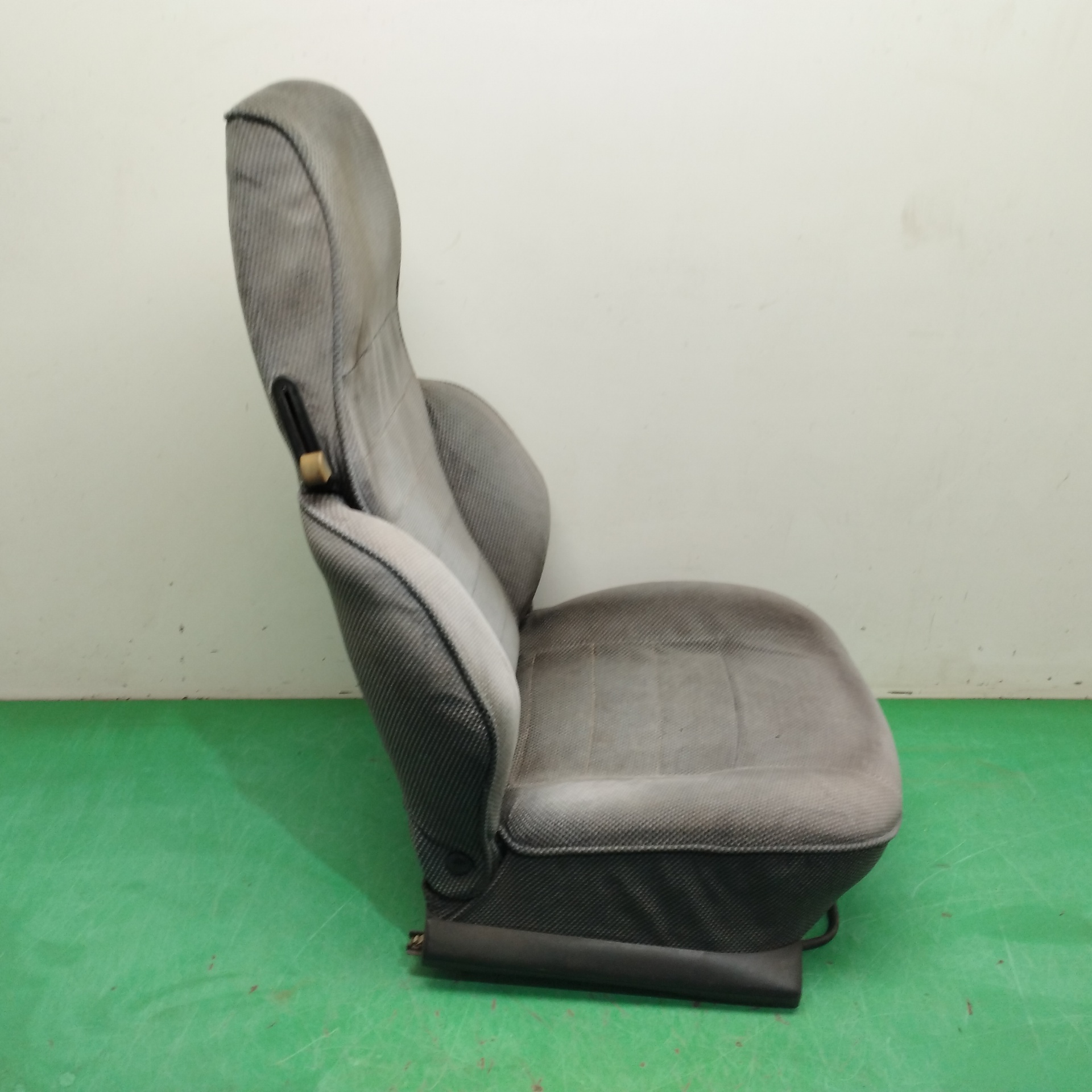 ASIENTO DELANTERO IZQUIERDO