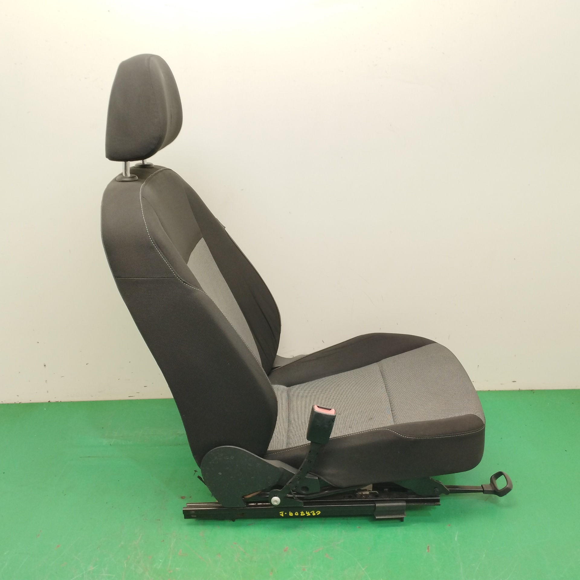 ASIENTO DELANTERO IZQUIERDO