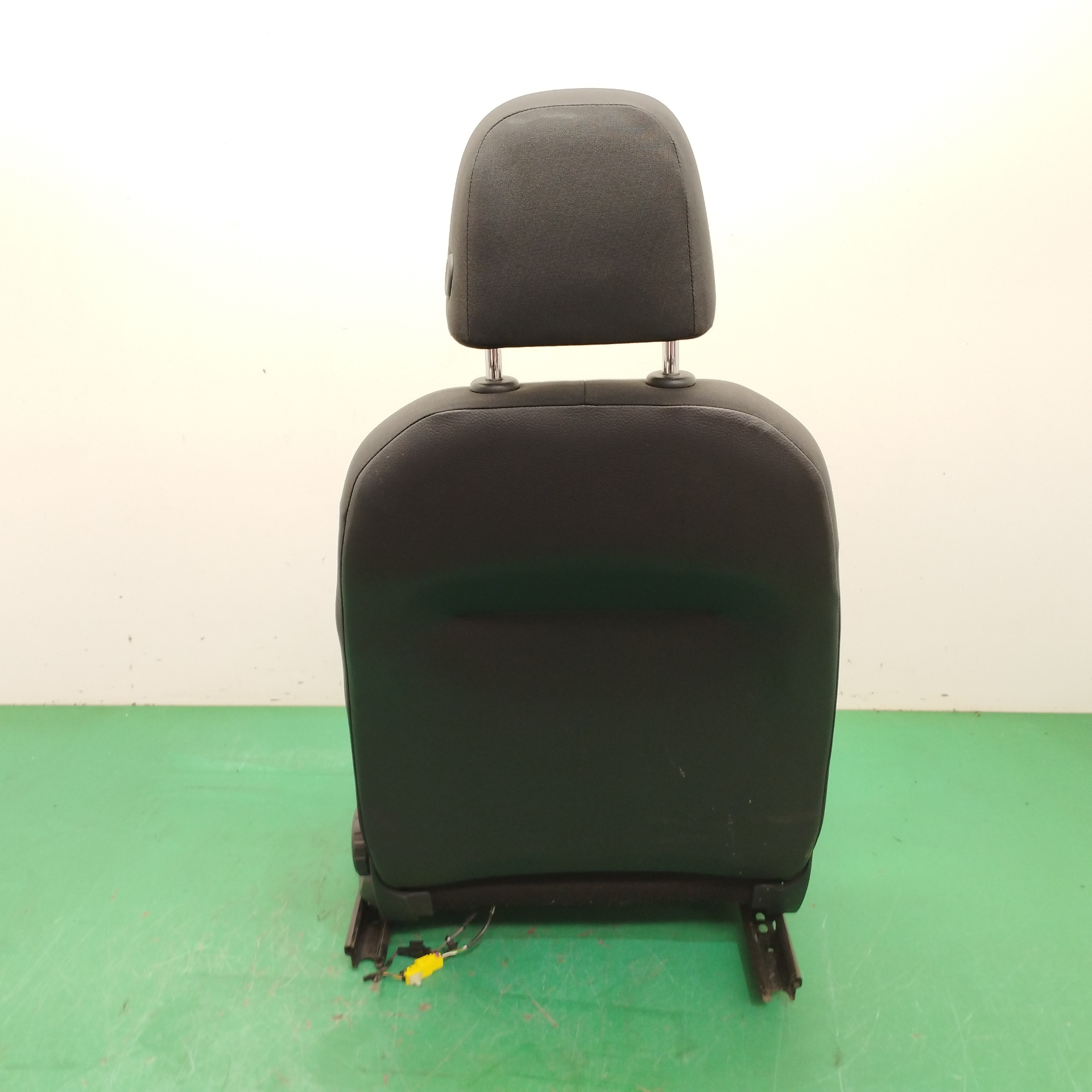 ASIENTO DELANTERO IZQUIERDO