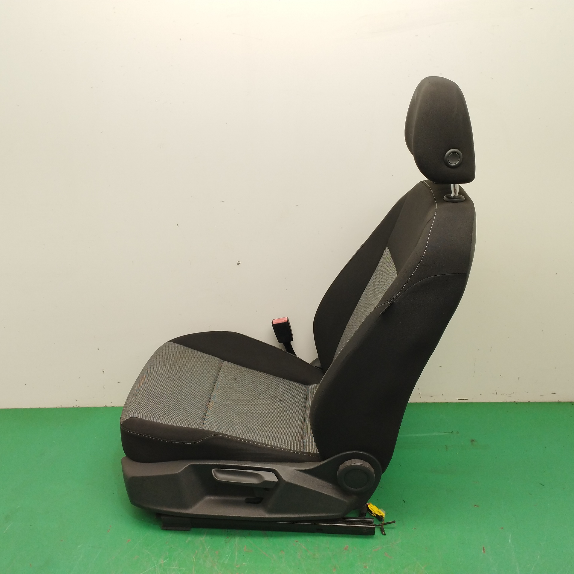 ASIENTO DELANTERO IZQUIERDO