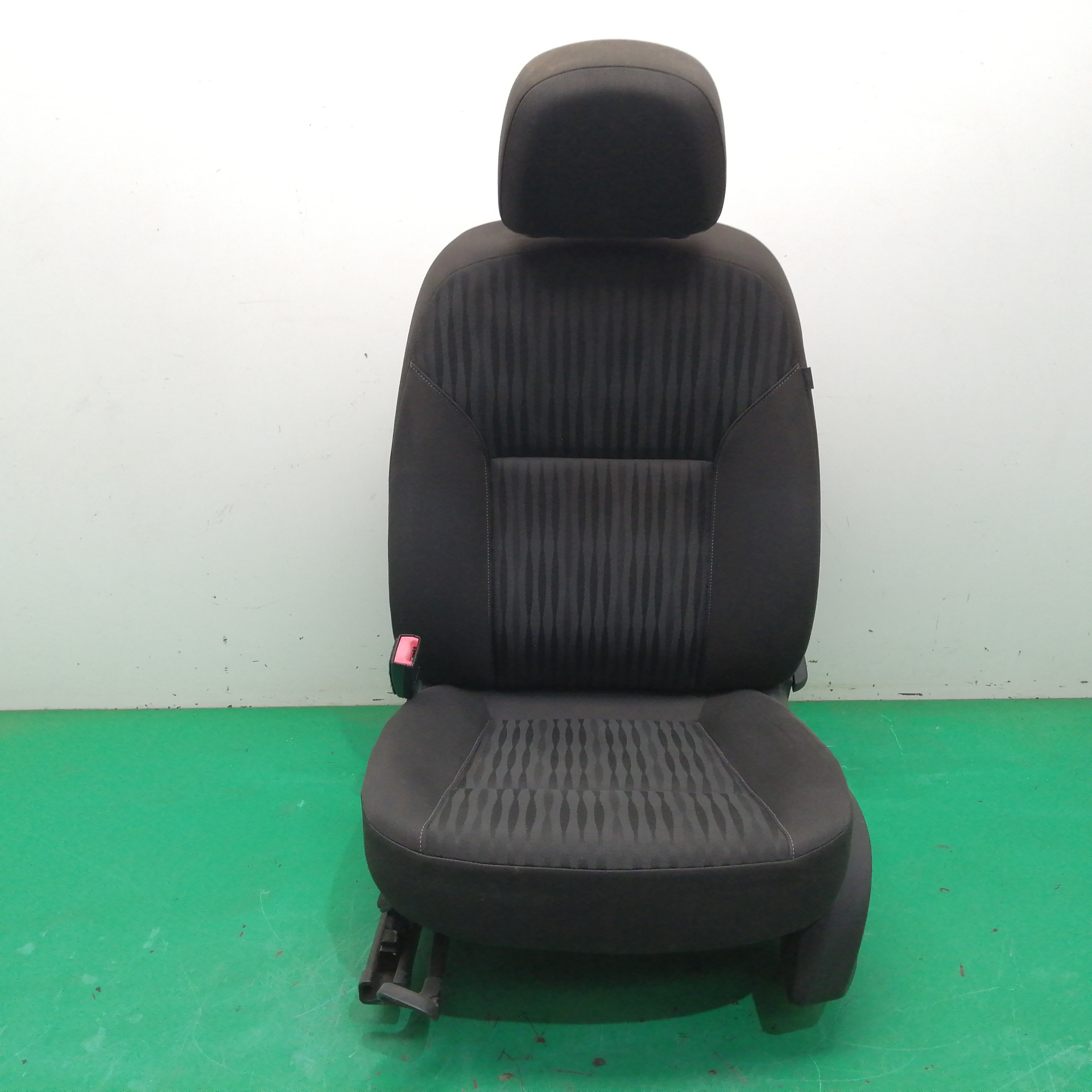 ASIENTO DELANTERO IZQUIERDO