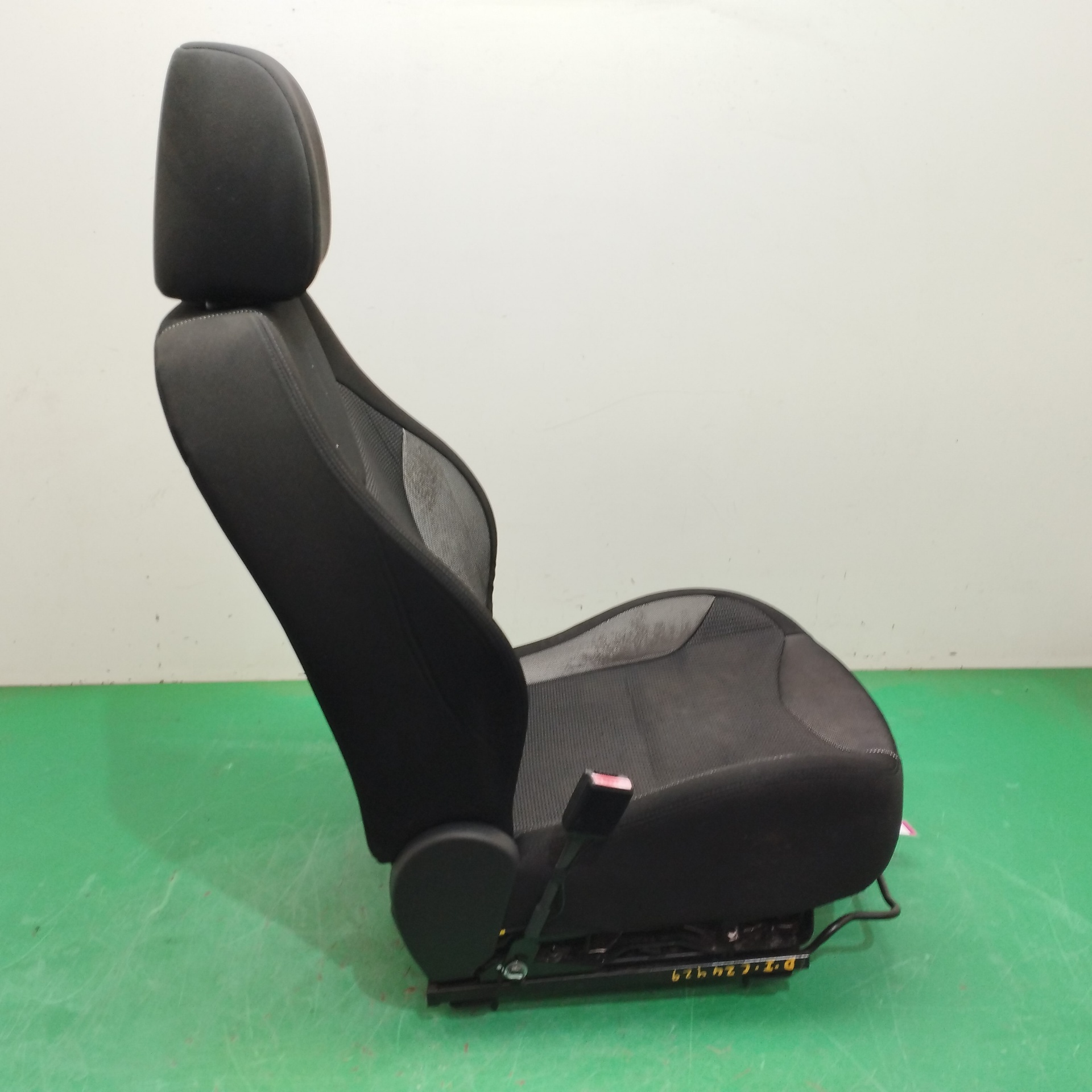 ASIENTO DELANTERO IZQUIERDO