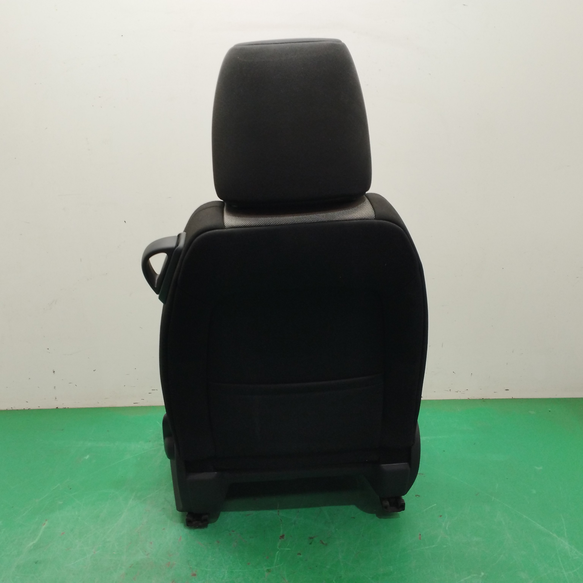 ASIENTO DELANTERO IZQUIERDO