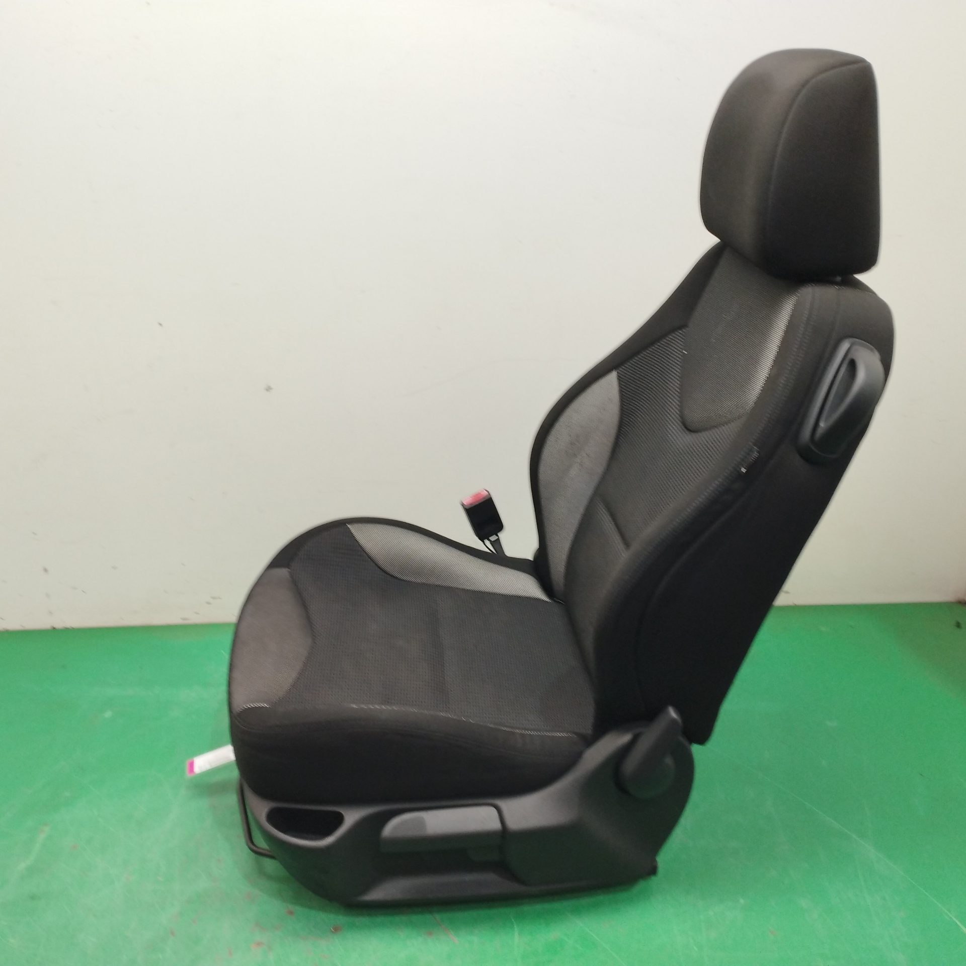 ASIENTO DELANTERO IZQUIERDO