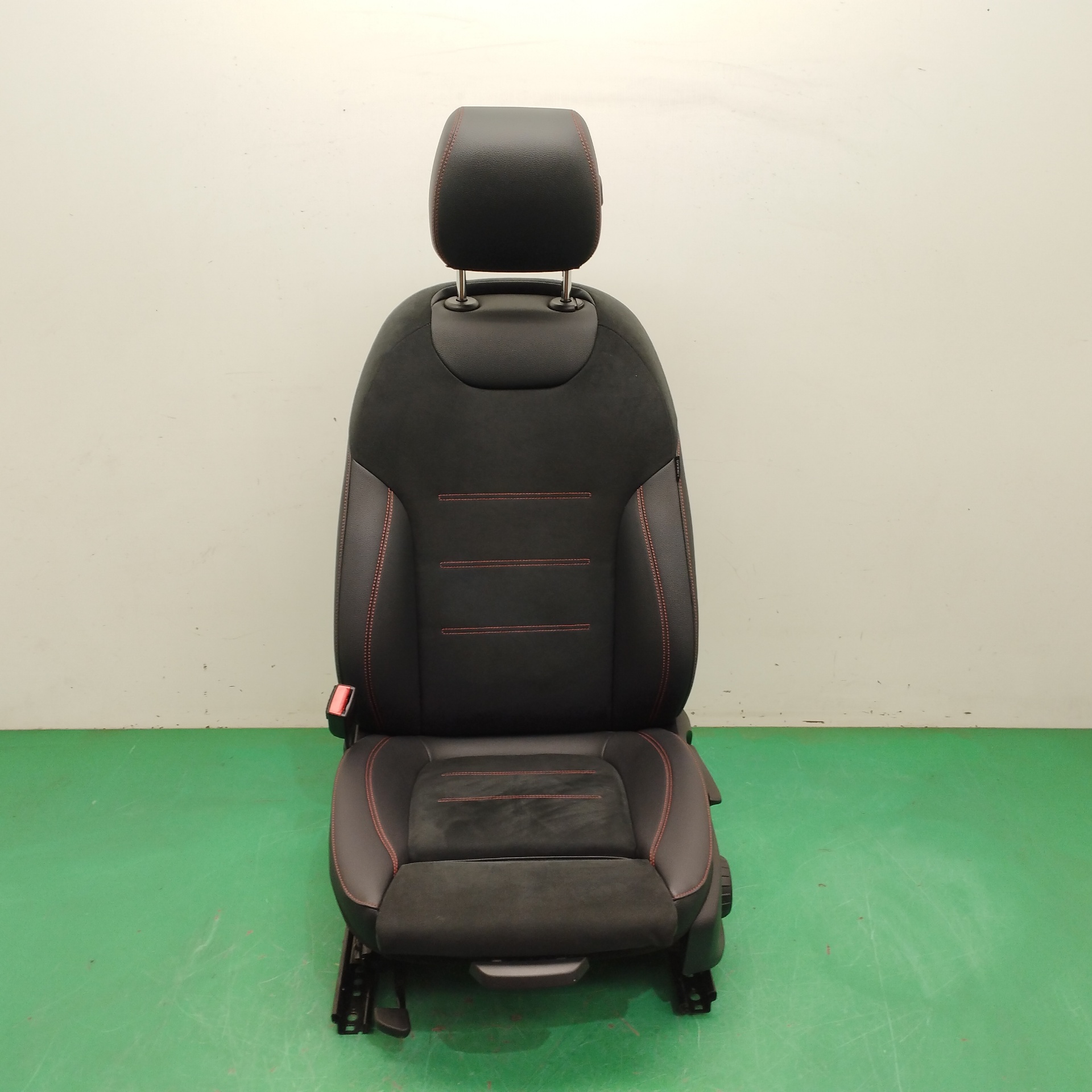 ASIENTO DELANTERO IZQUIERDO