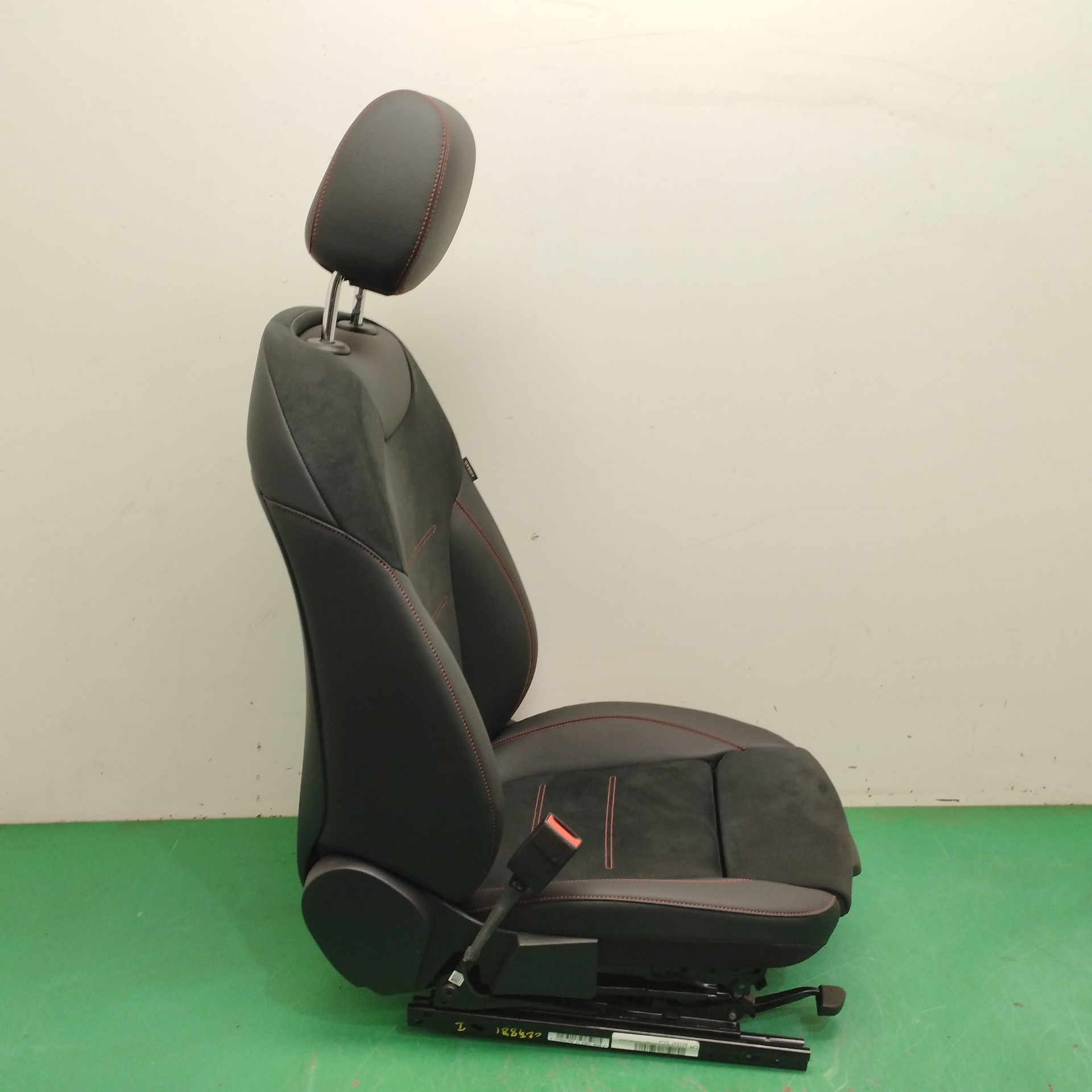 ASIENTO DELANTERO IZQUIERDO