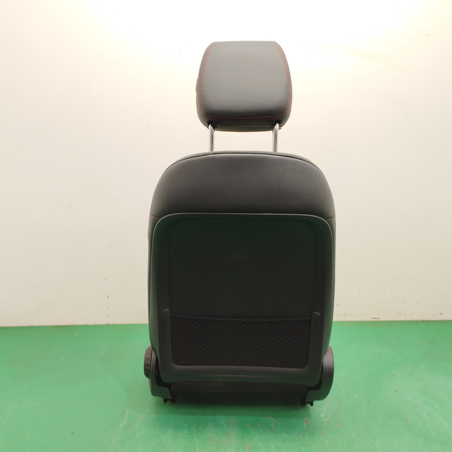 ASIENTO DELANTERO IZQUIERDO