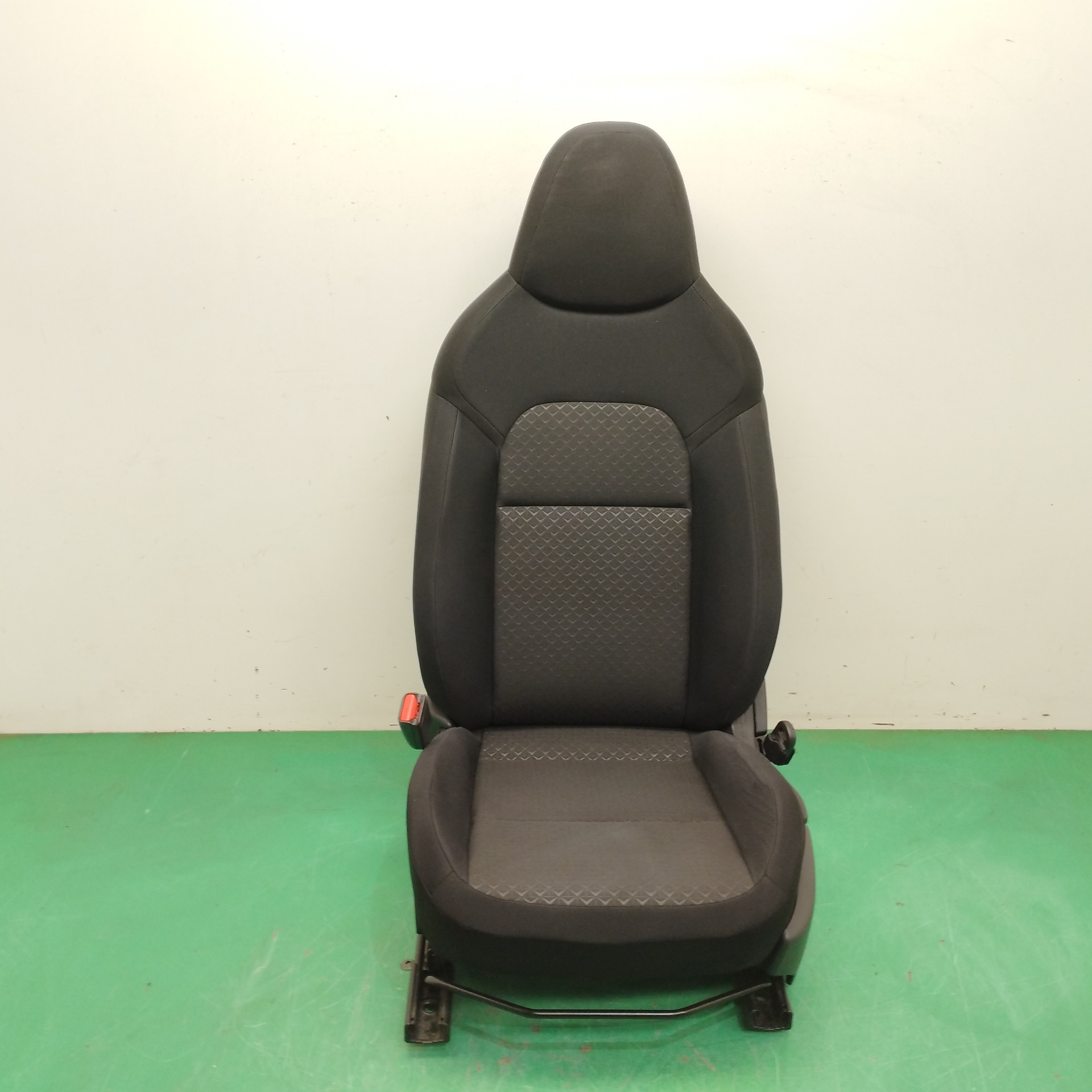 ASIENTO DELANTERO IZQUIERDO