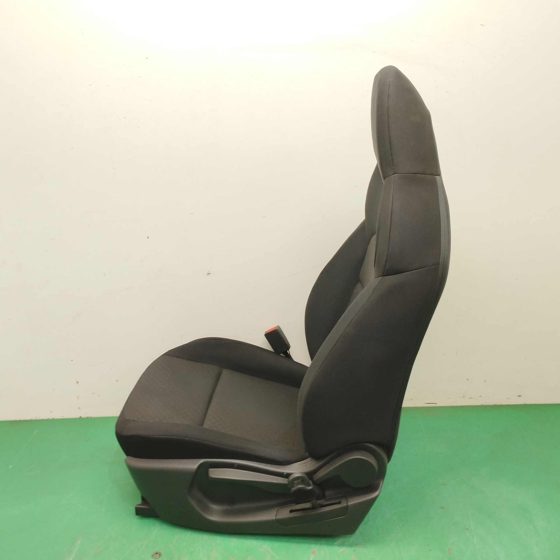 ASIENTO DELANTERO IZQUIERDO