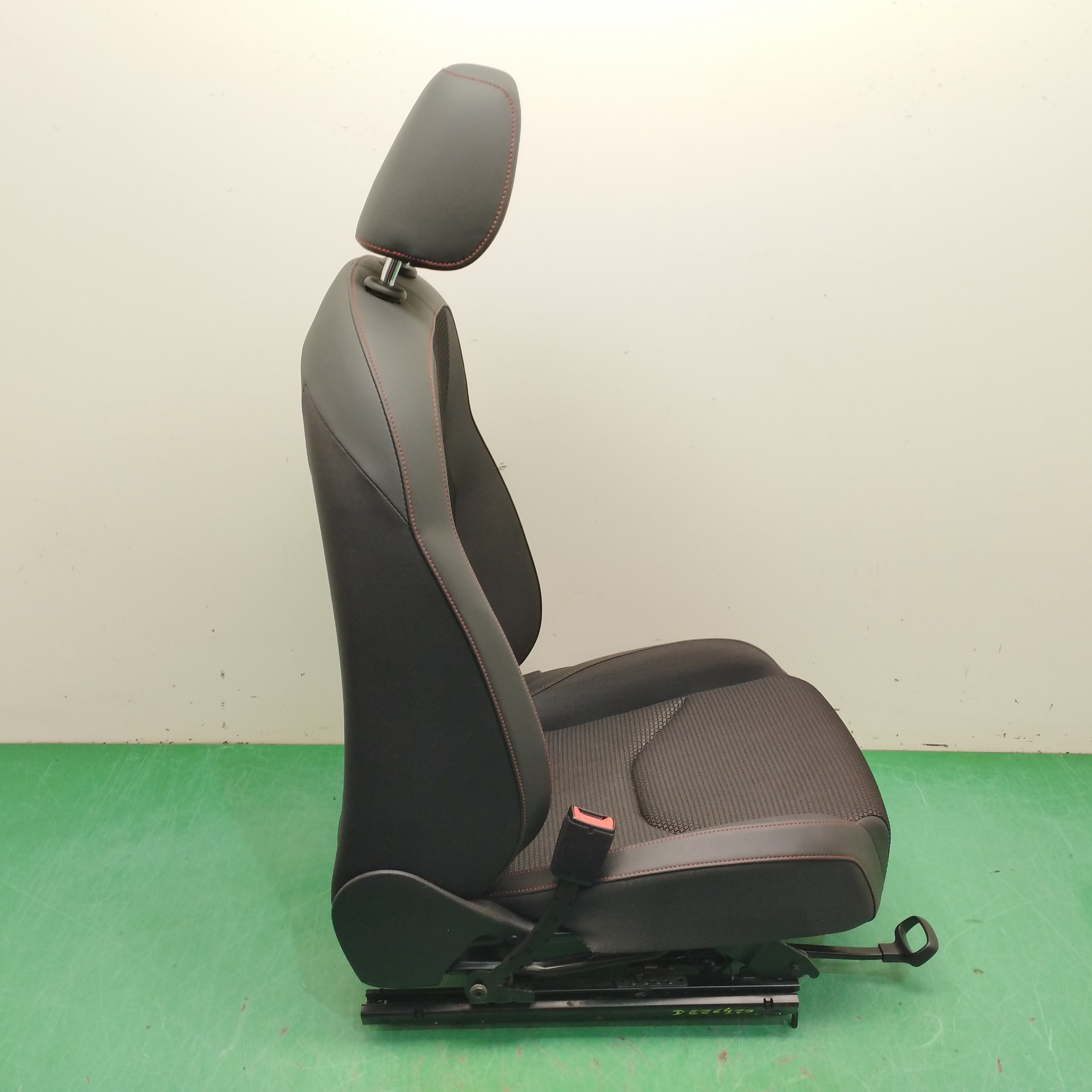 ASIENTO DELANTERO IZQUIERDO