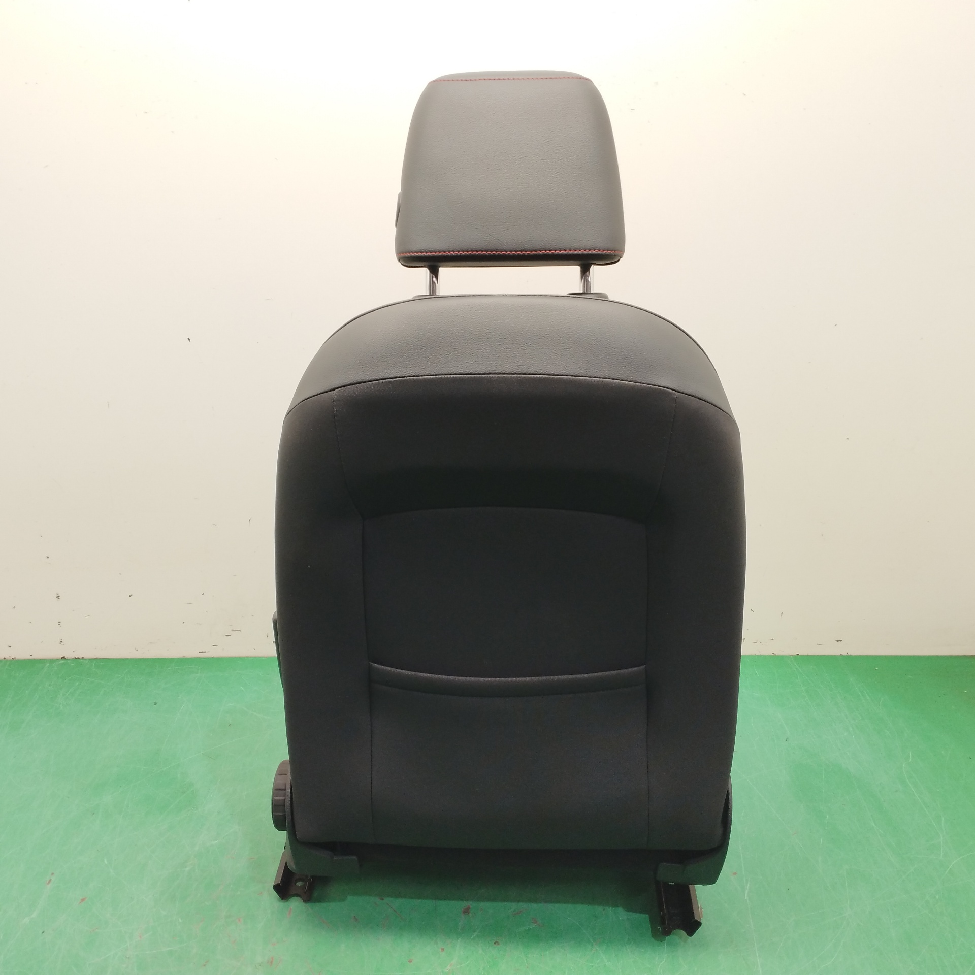 ASIENTO DELANTERO IZQUIERDO