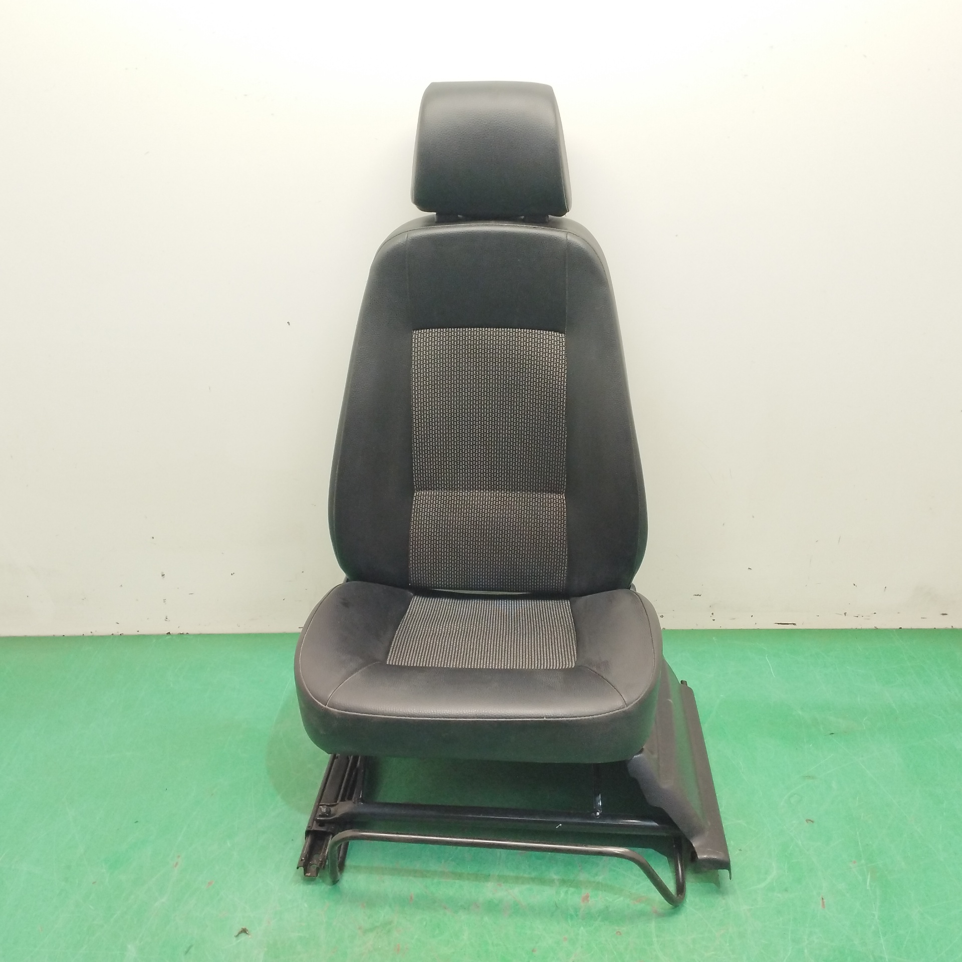 ASIENTO DELANTERO IZQUIERDO