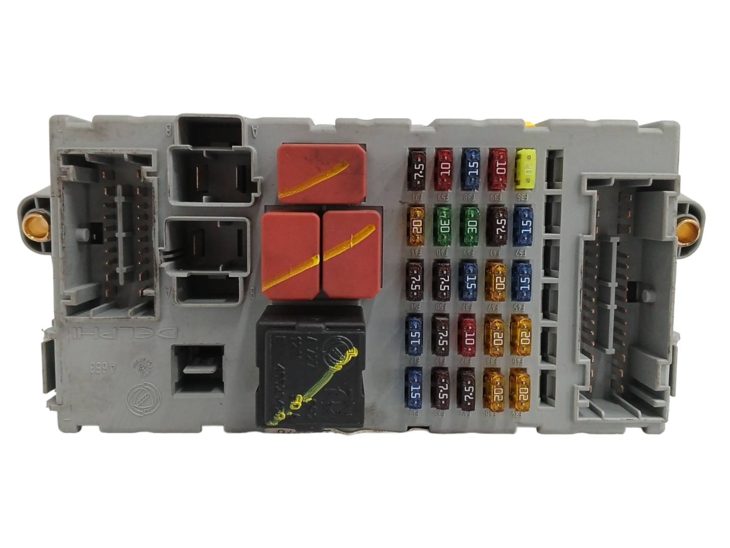 CAJA RELES / FUSIBLES