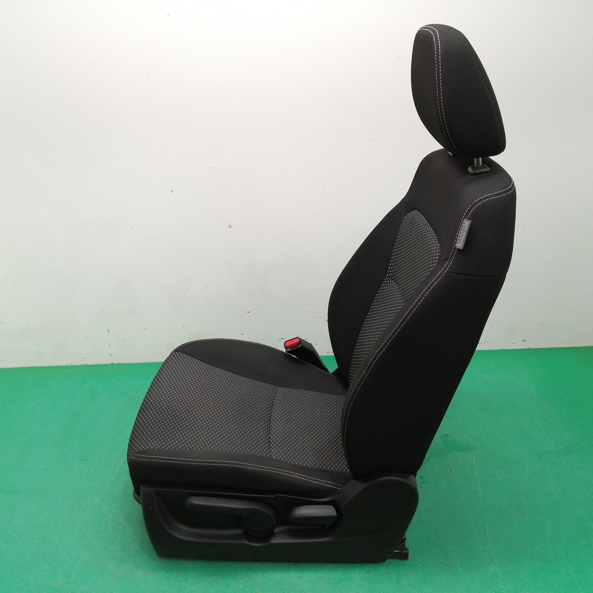 ASIENTO DELANTERO IZQUIERDO