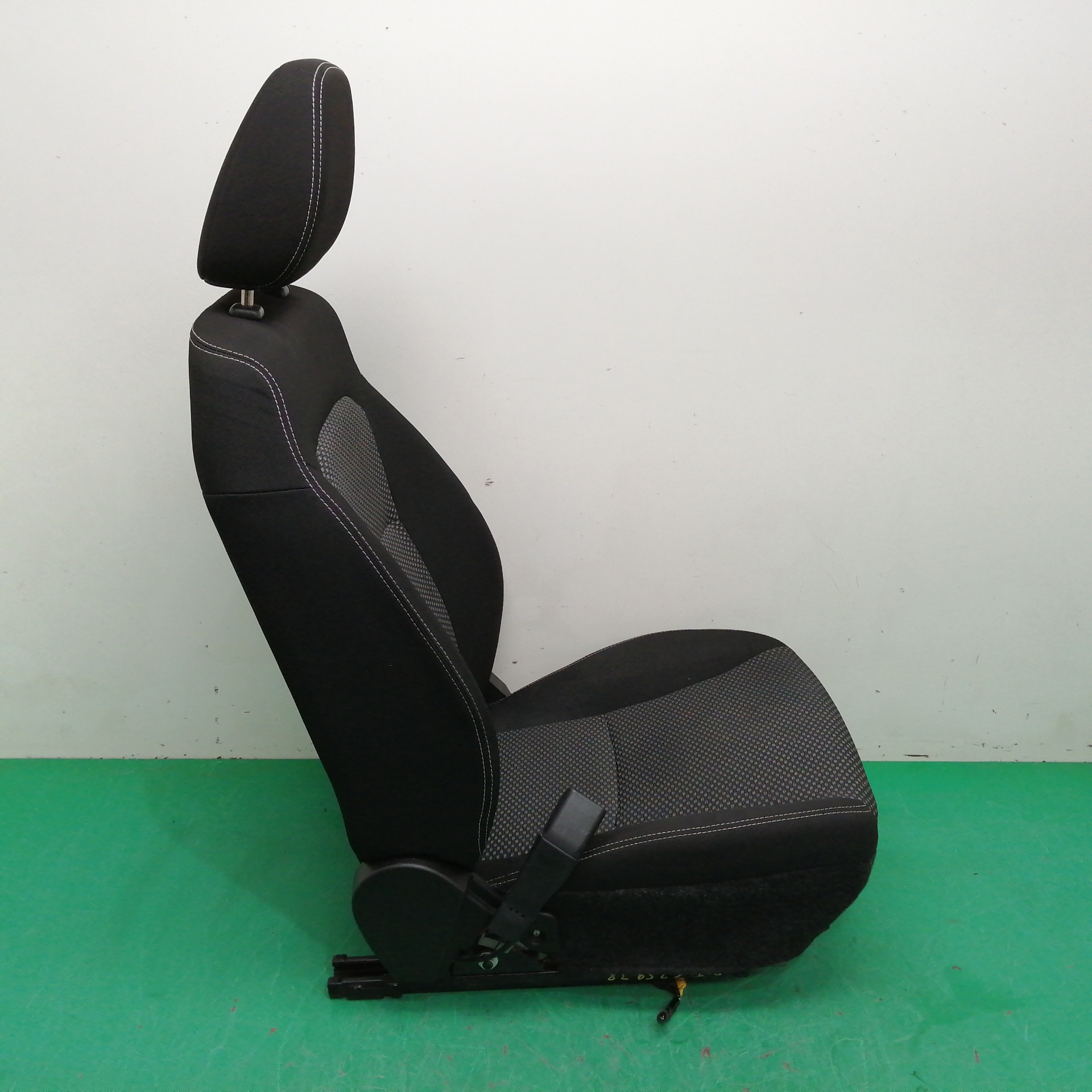 ASIENTO DELANTERO IZQUIERDO