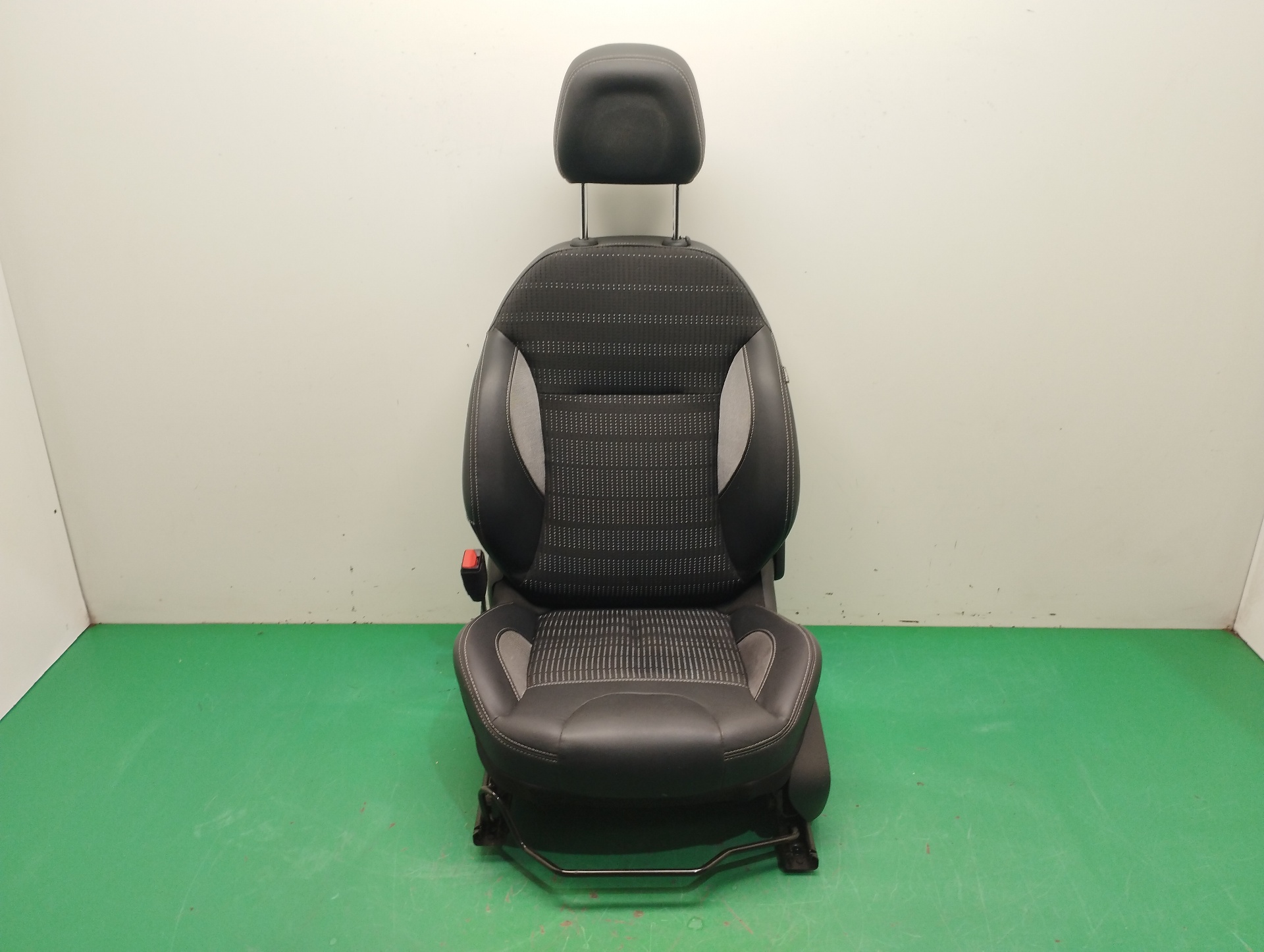 ASIENTO DELANTERO IZQUIERDO