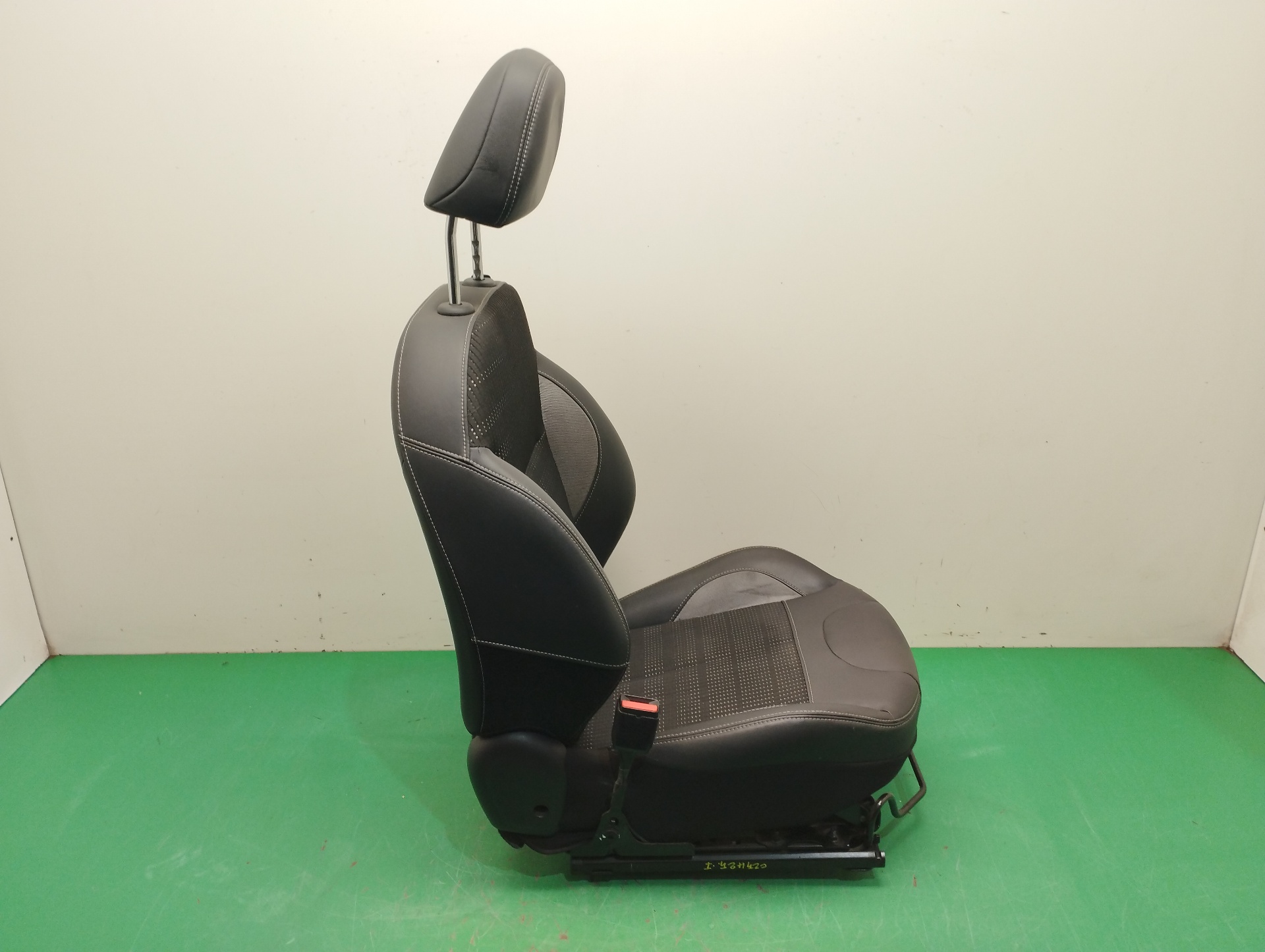 ASIENTO DELANTERO IZQUIERDO