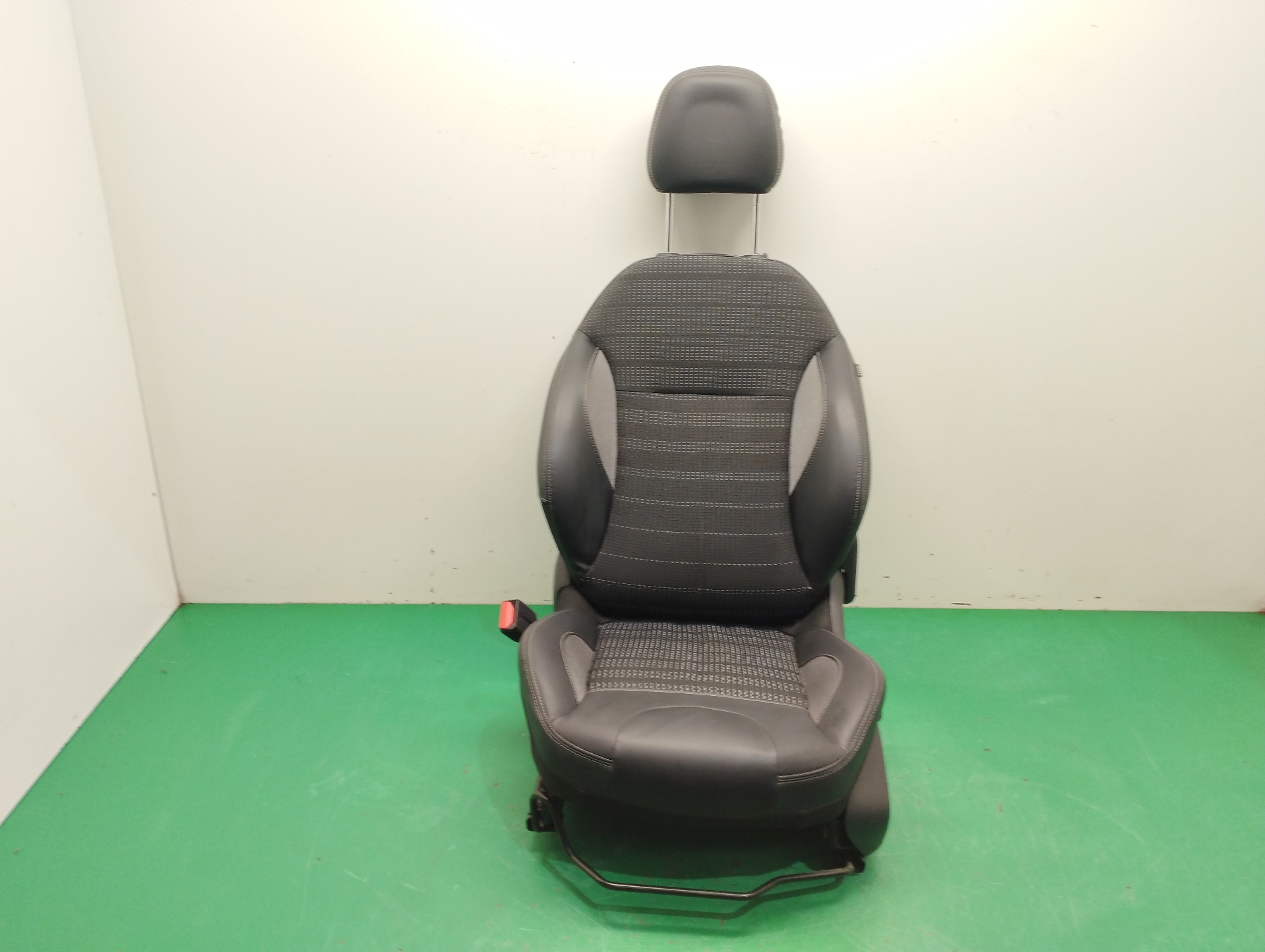 ASIENTO DELANTERO IZQUIERDO