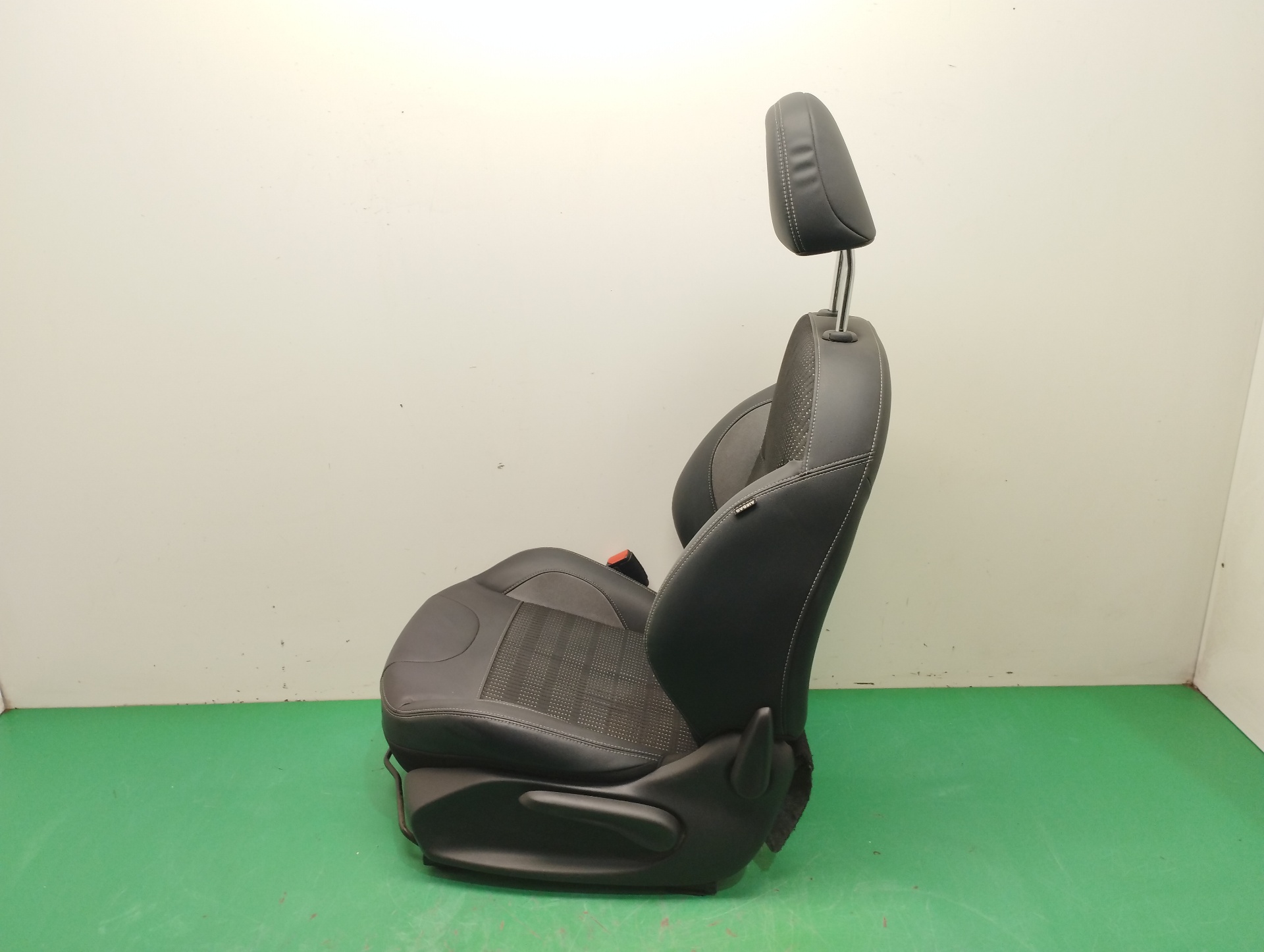 ASIENTO DELANTERO IZQUIERDO