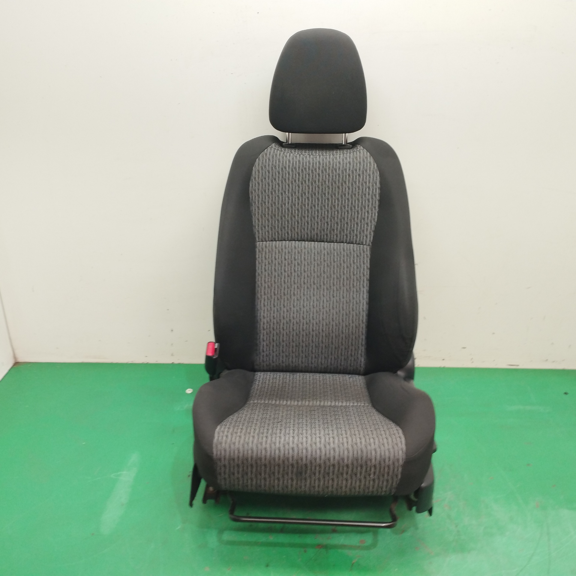 ASIENTO DELANTERO IZQUIERDO