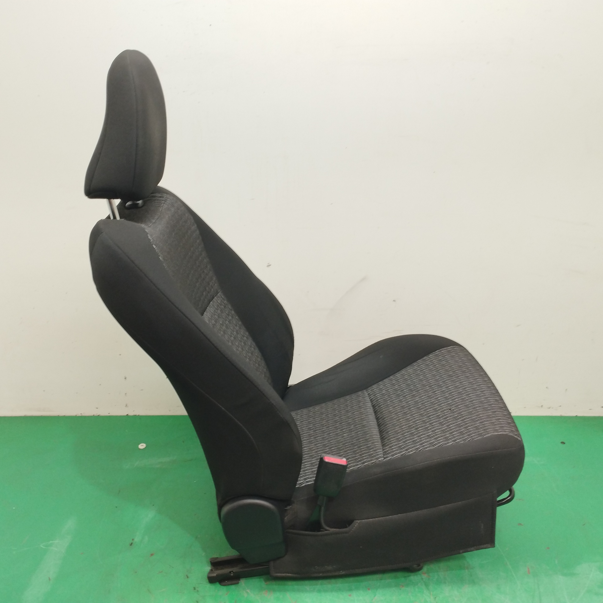 ASIENTO DELANTERO IZQUIERDO