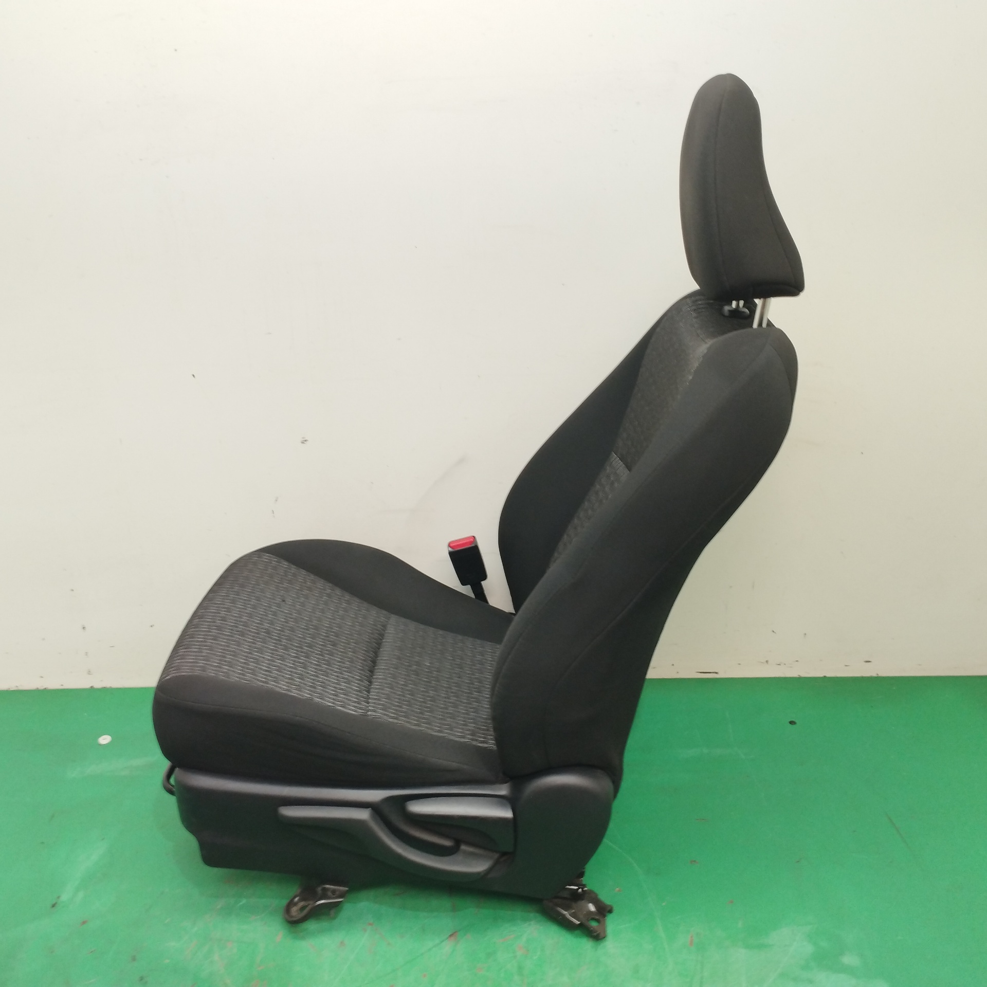 ASIENTO DELANTERO IZQUIERDO