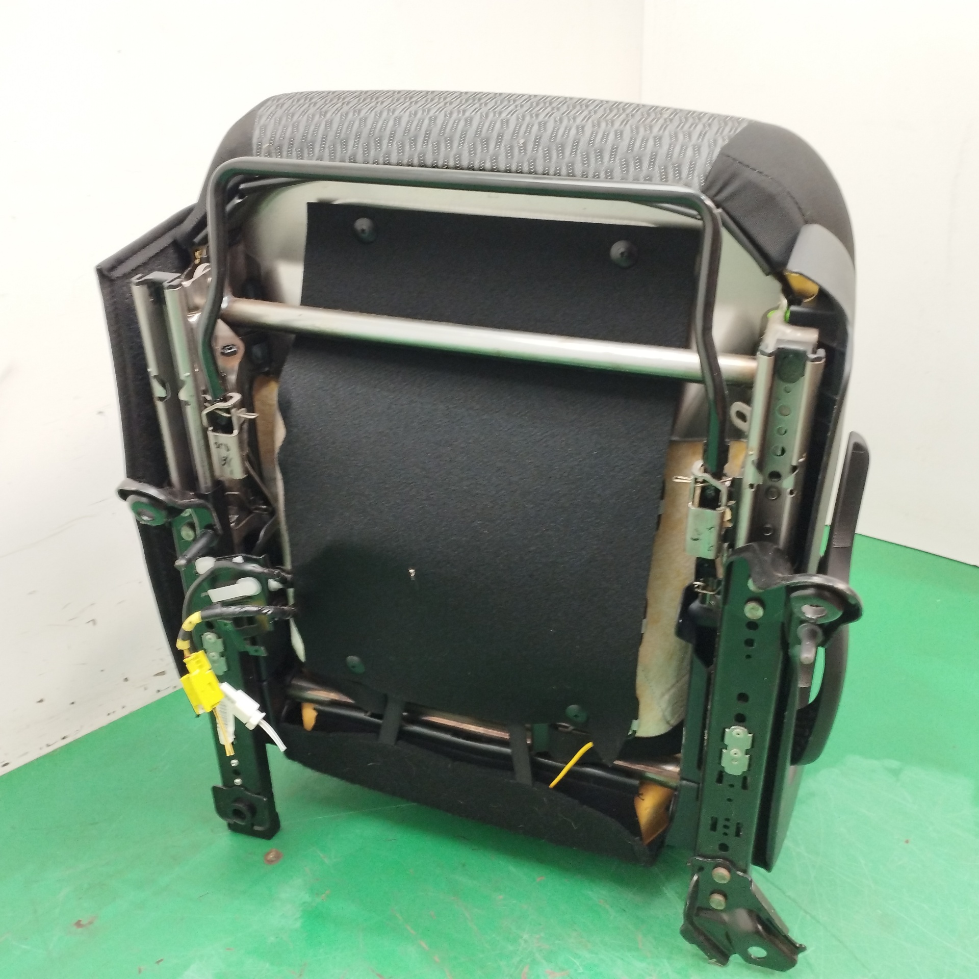 ASIENTO DELANTERO IZQUIERDO