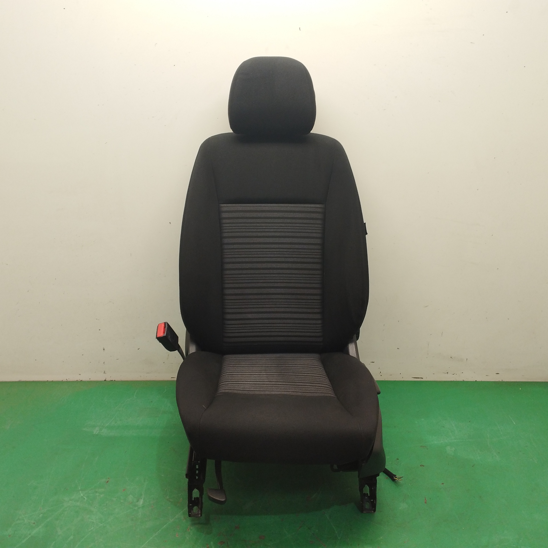 ASIENTO DELANTERO IZQUIERDO