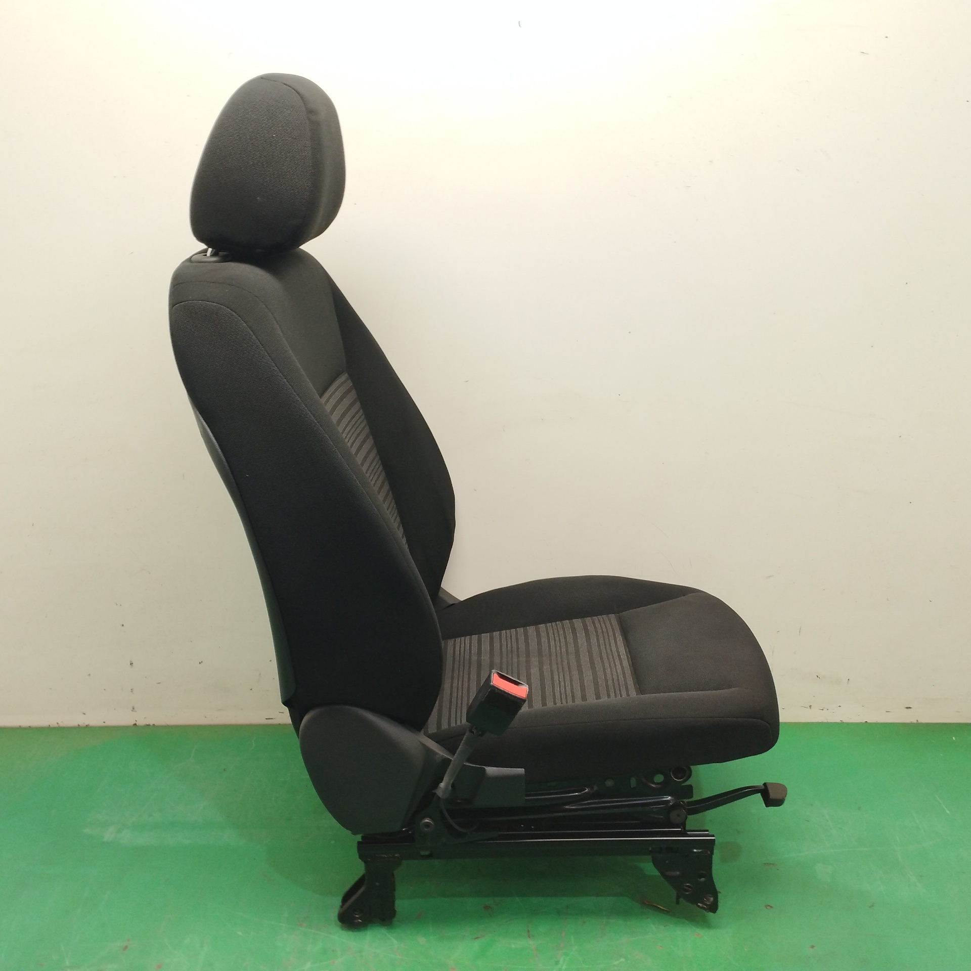 ASIENTO DELANTERO IZQUIERDO