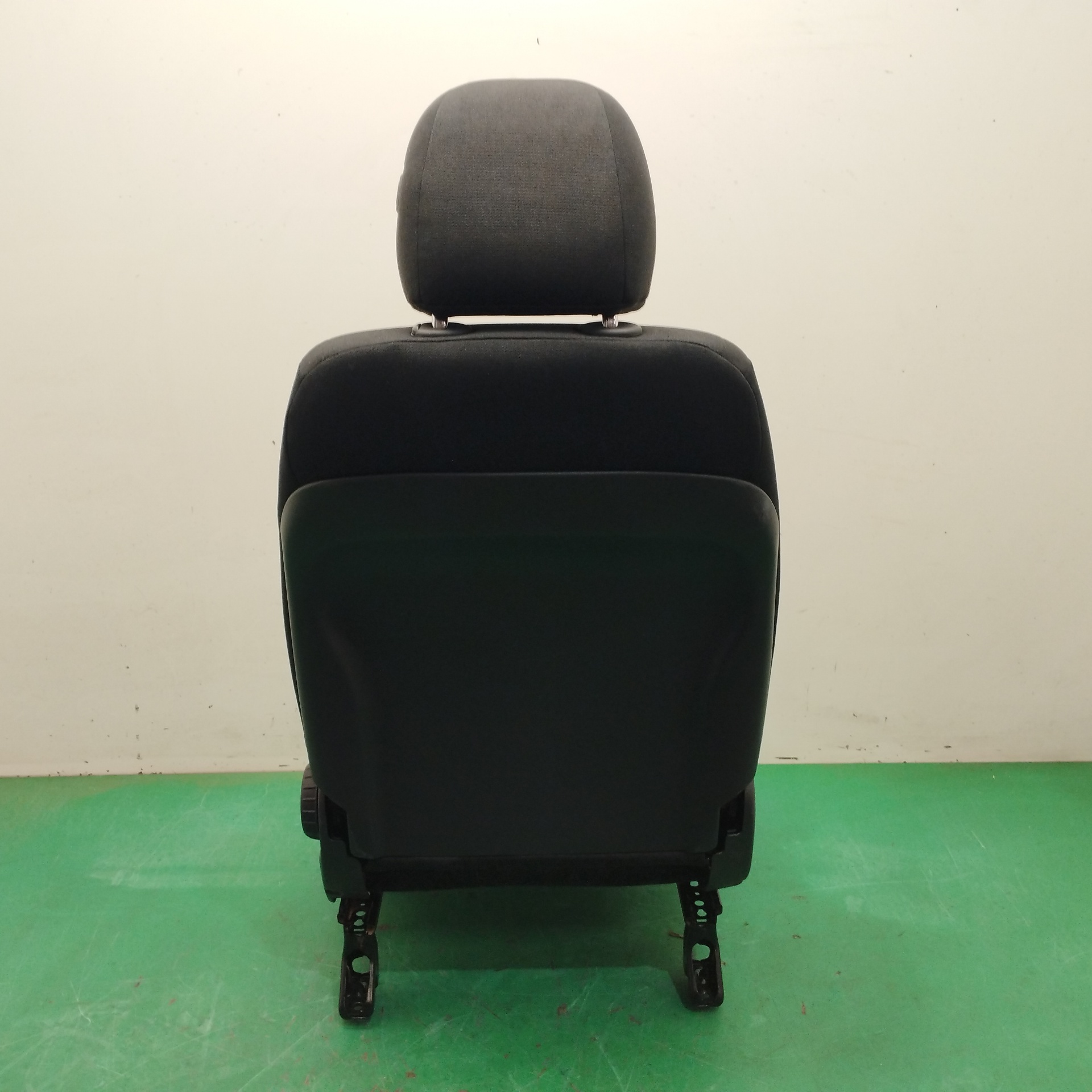 ASIENTO DELANTERO IZQUIERDO