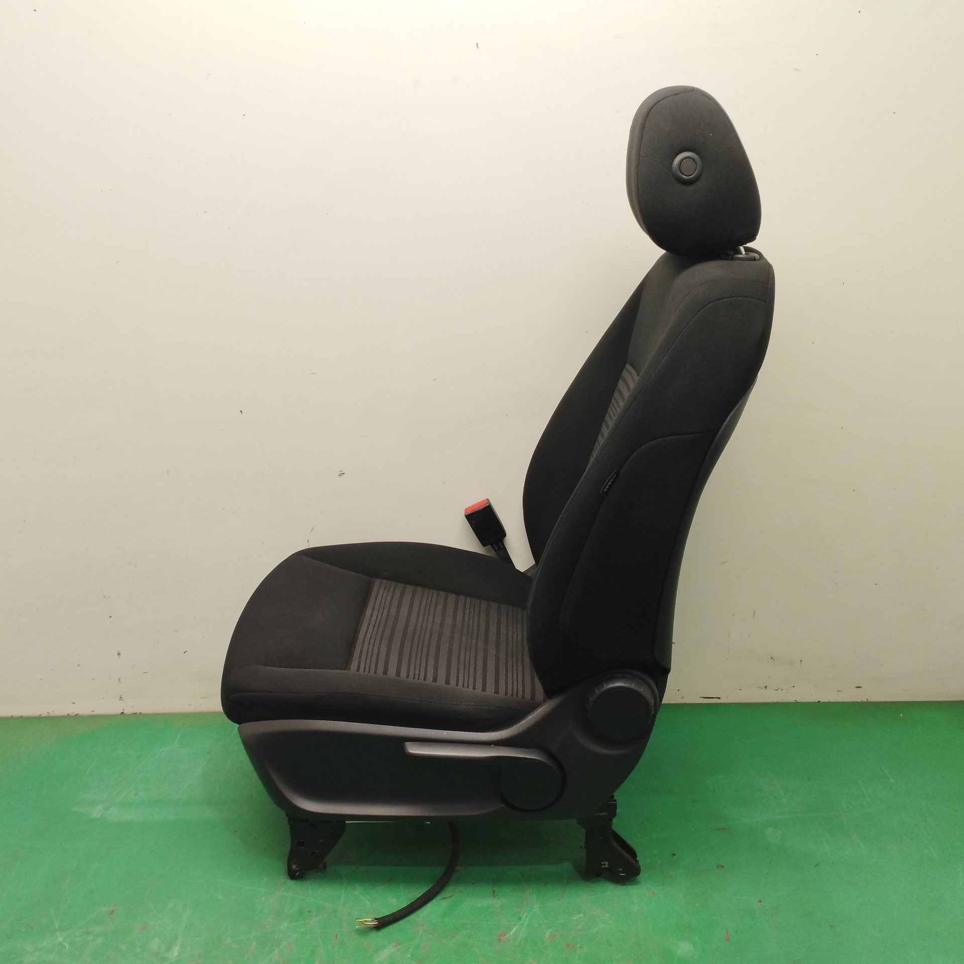 ASIENTO DELANTERO IZQUIERDO