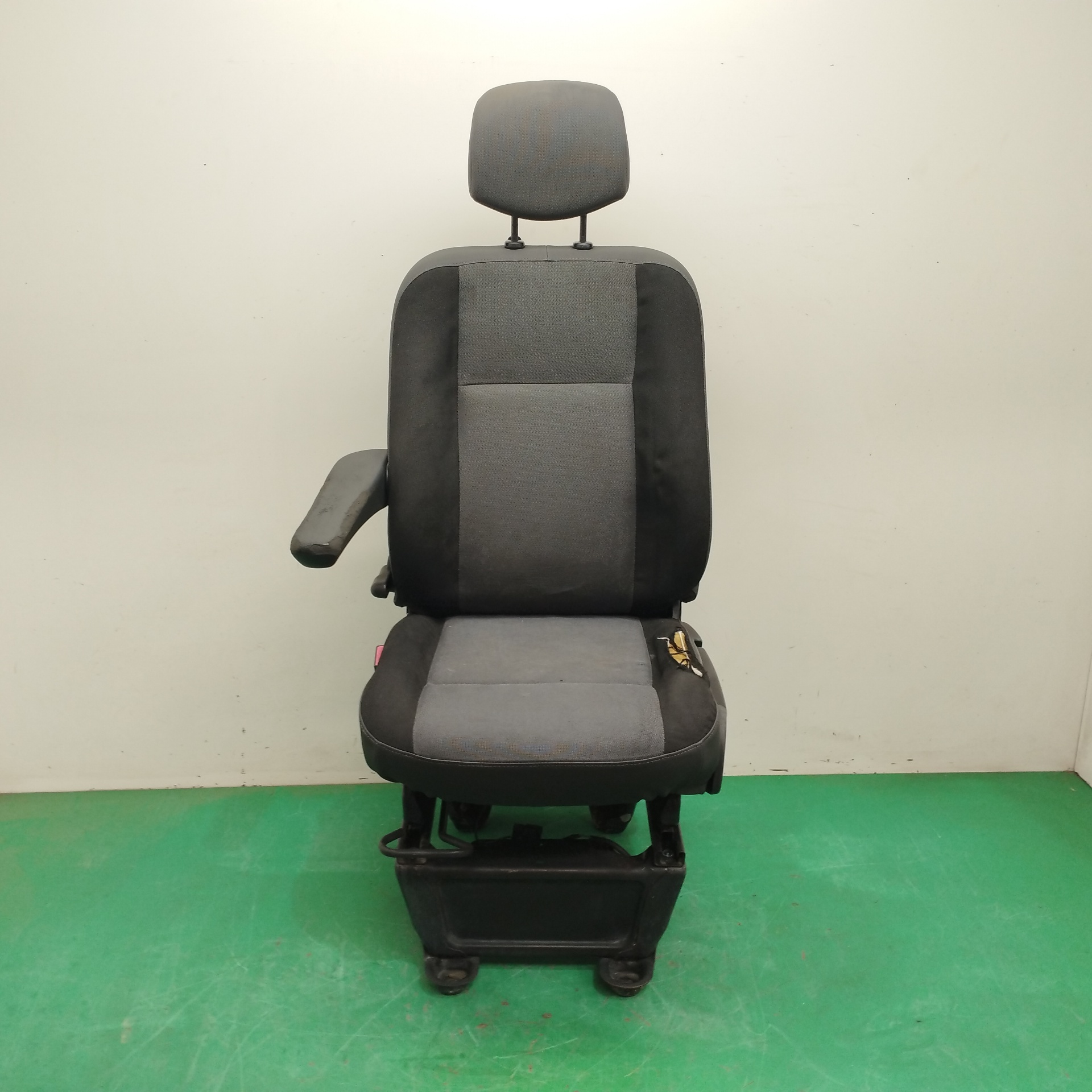 ASIENTO DELANTERO IZQUIERDO