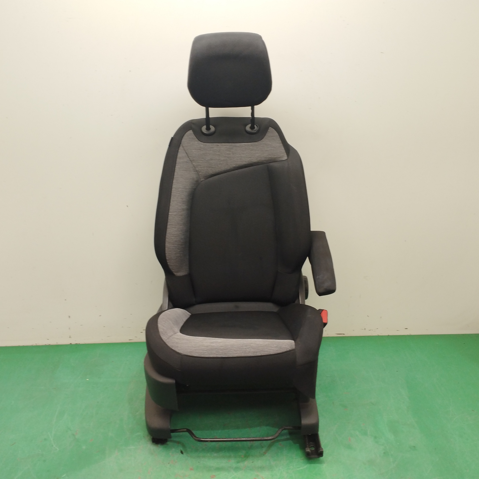 # ASIENTO AUTO SIMPLE