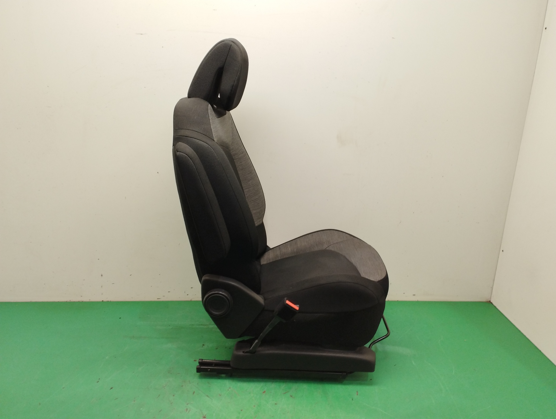 ASIENTO DELANTERO IZQUIERDO