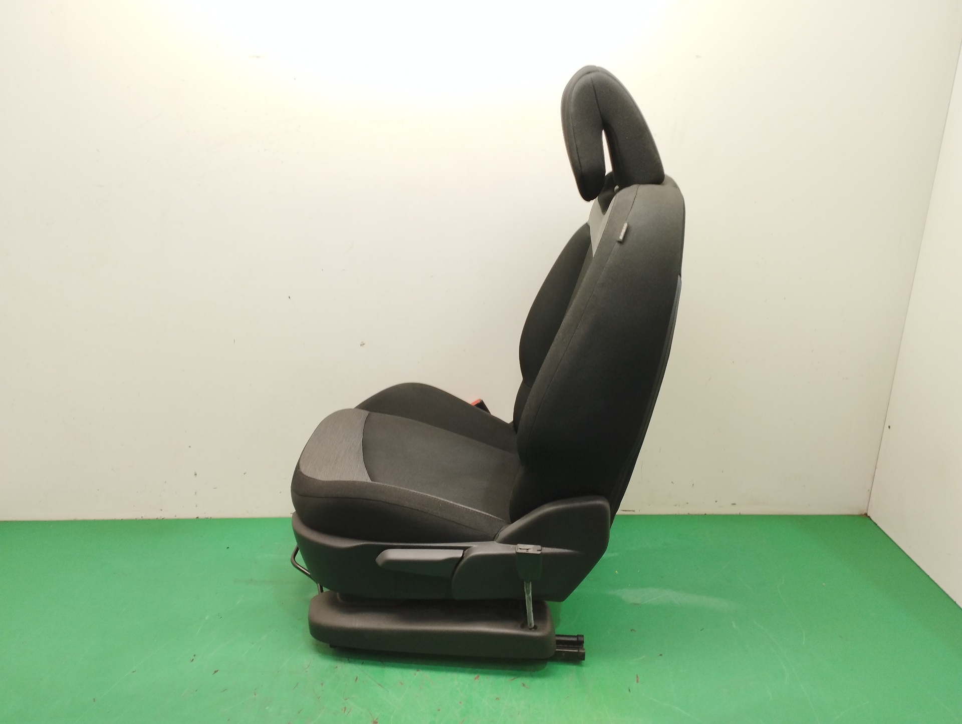 ASIENTO DELANTERO IZQUIERDO