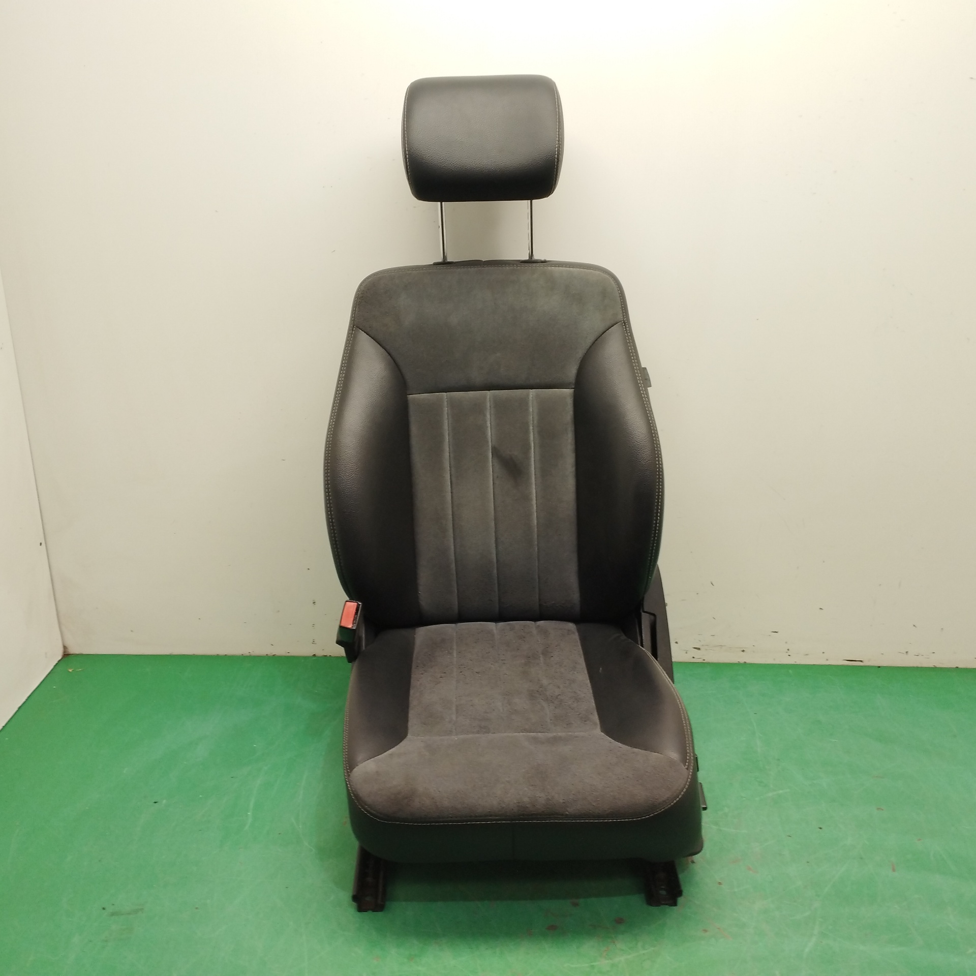 ASIENTO DELANTERO IZQUIERDO