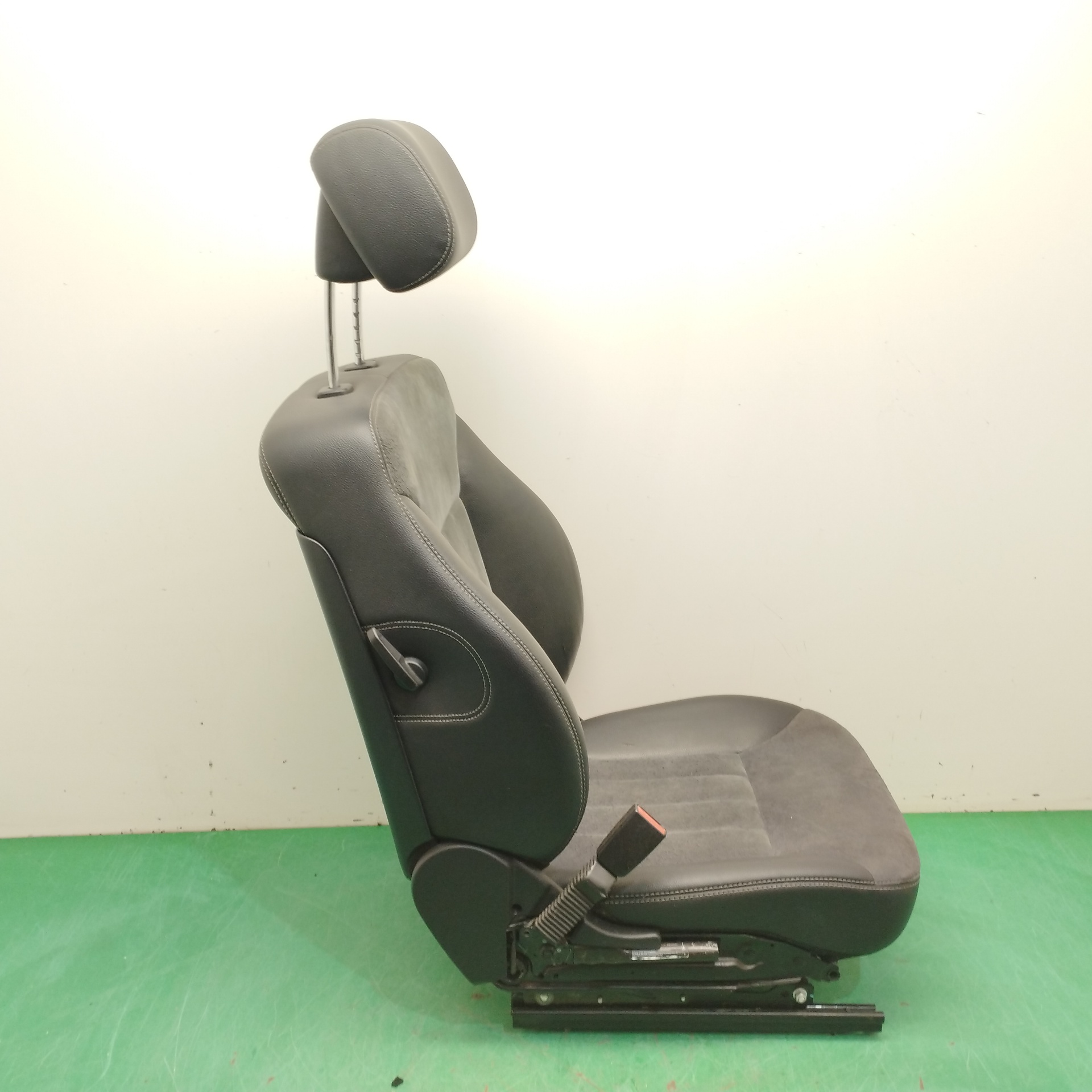 ASIENTO DELANTERO IZQUIERDO